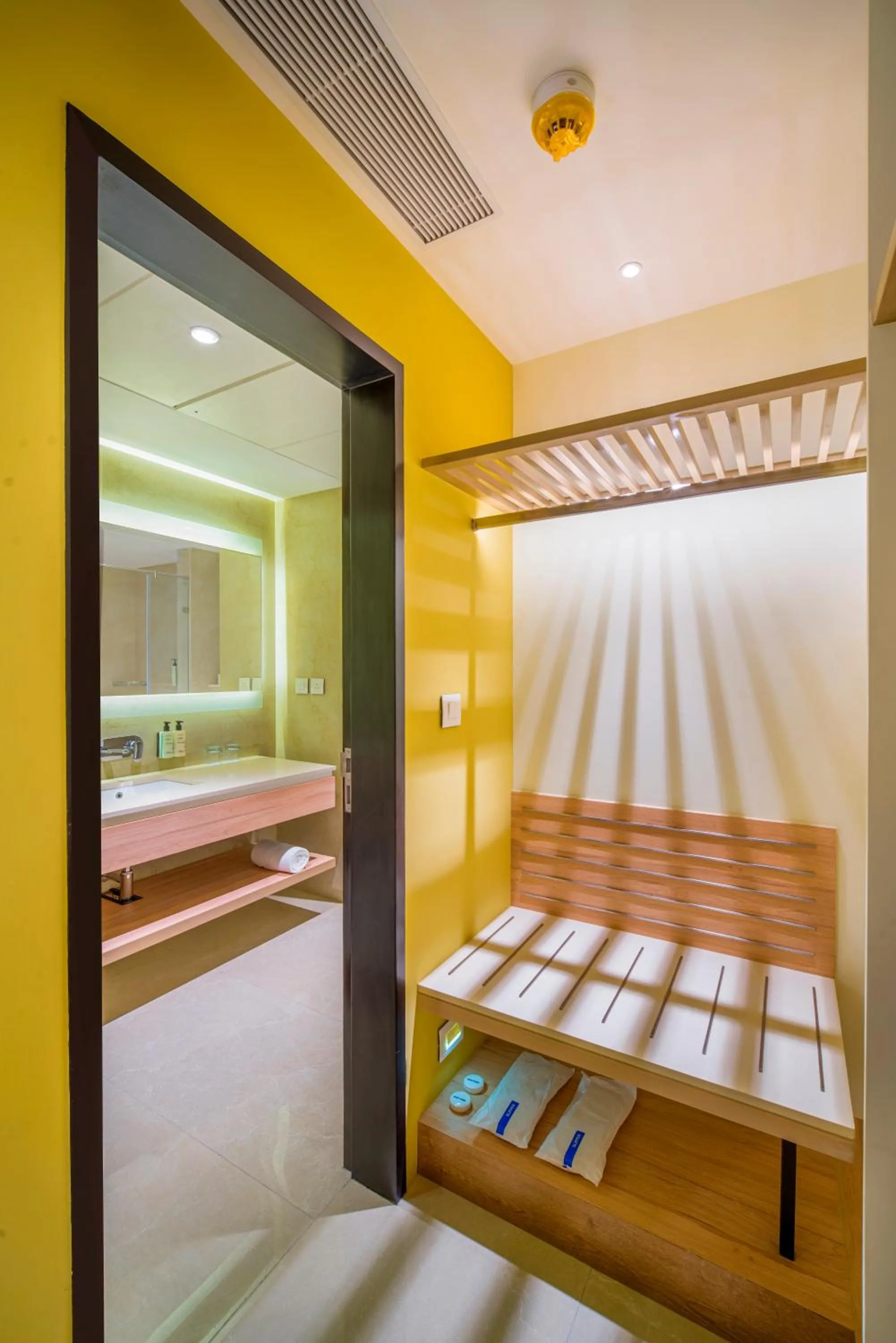 Bathroom, Bed in Sarovar Portico Sriperumbudur