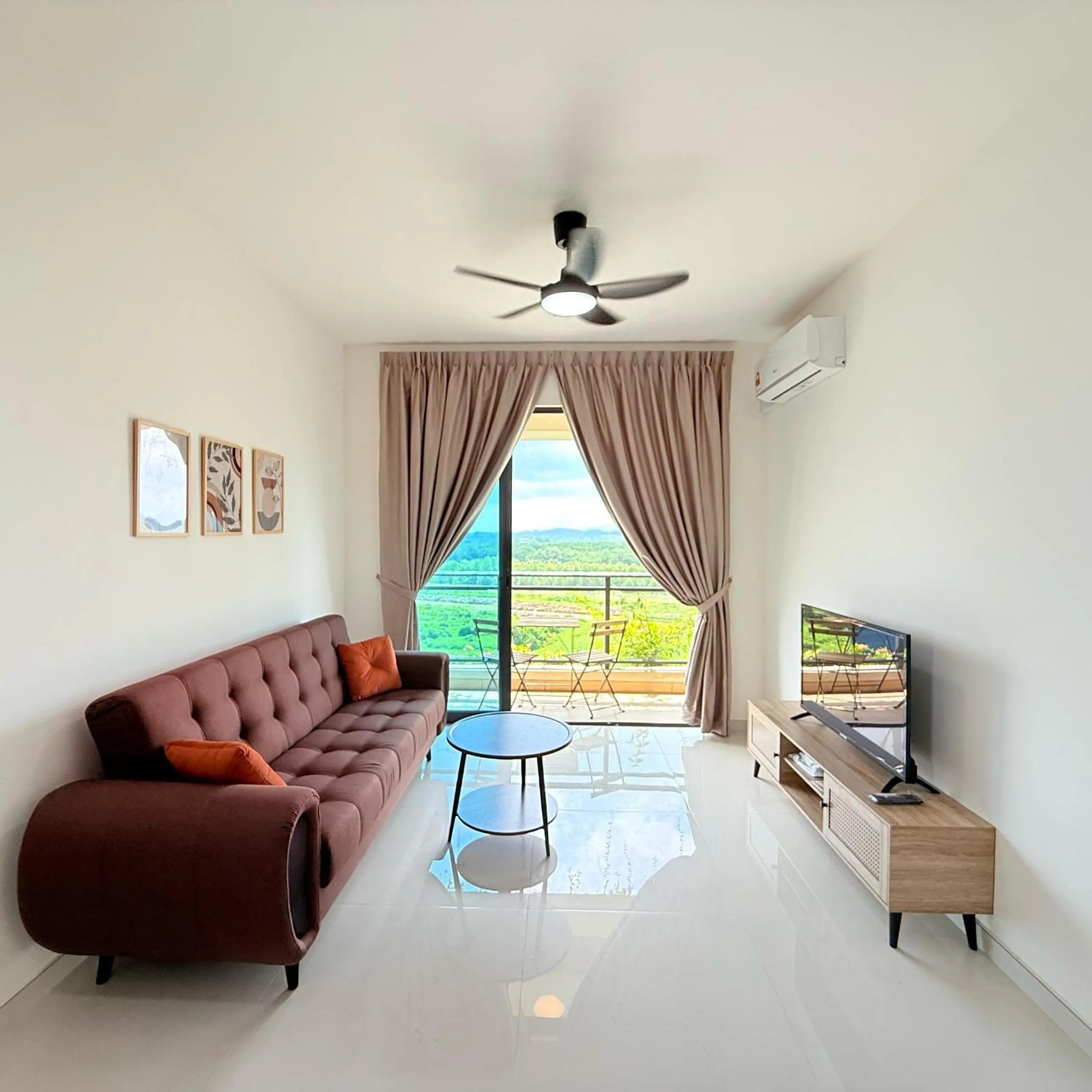 Communal lounge/ TV room in Starview Bay 2B1R 5pax Forest City A6-1016