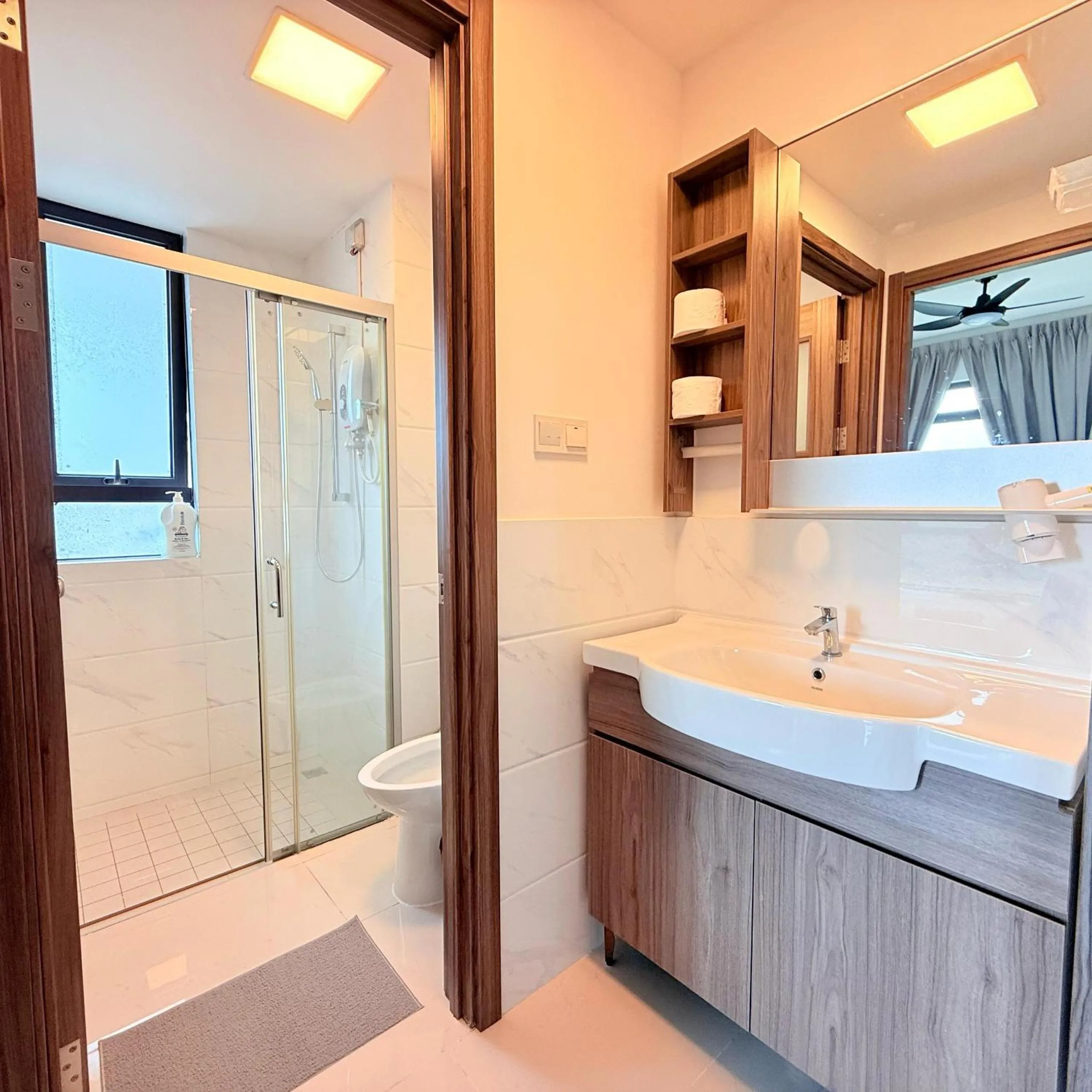 Shower in Starview Bay 2B1R 5pax Forest City A6-1016