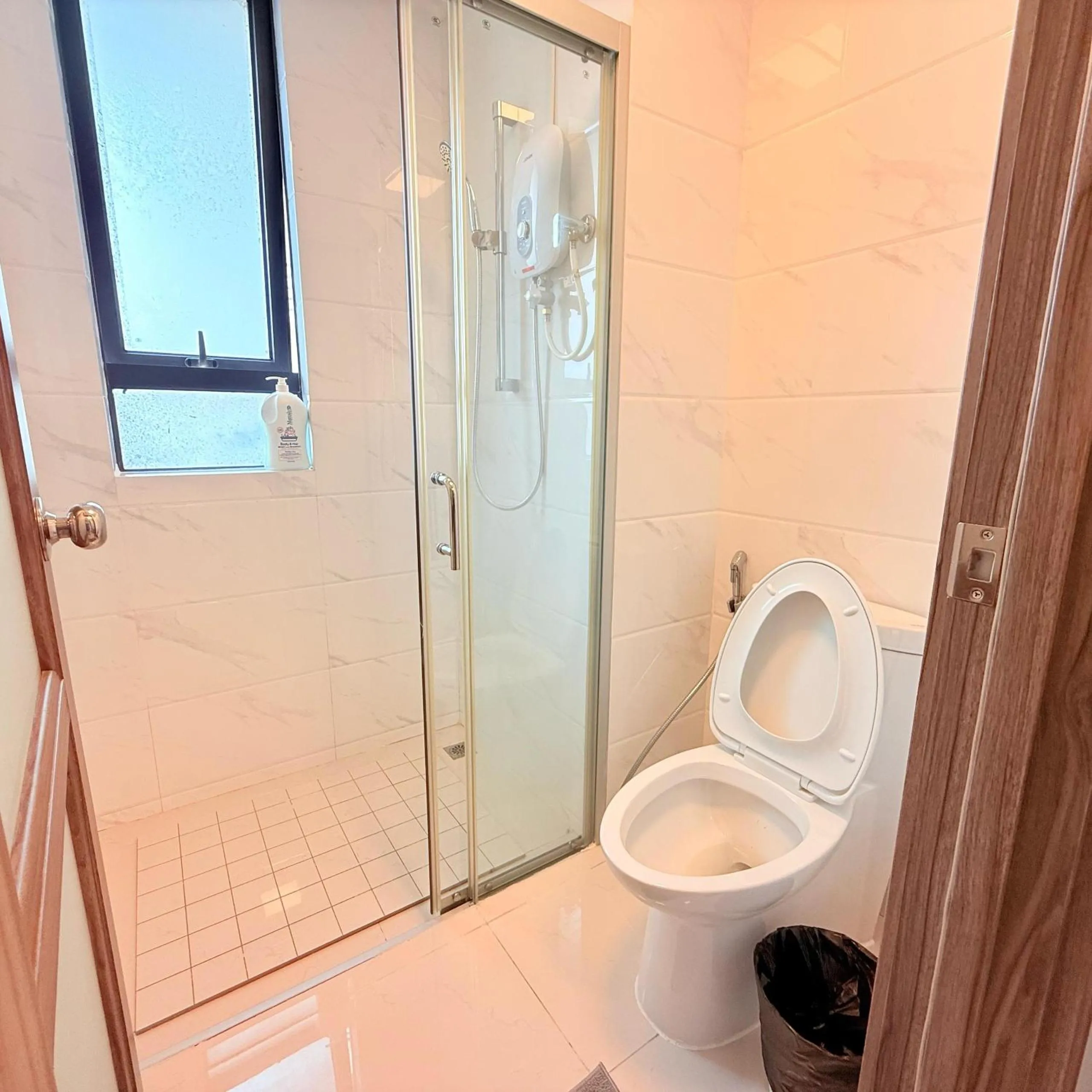 Shower in Starview Bay 2B1R 5pax Forest City A6-1016
