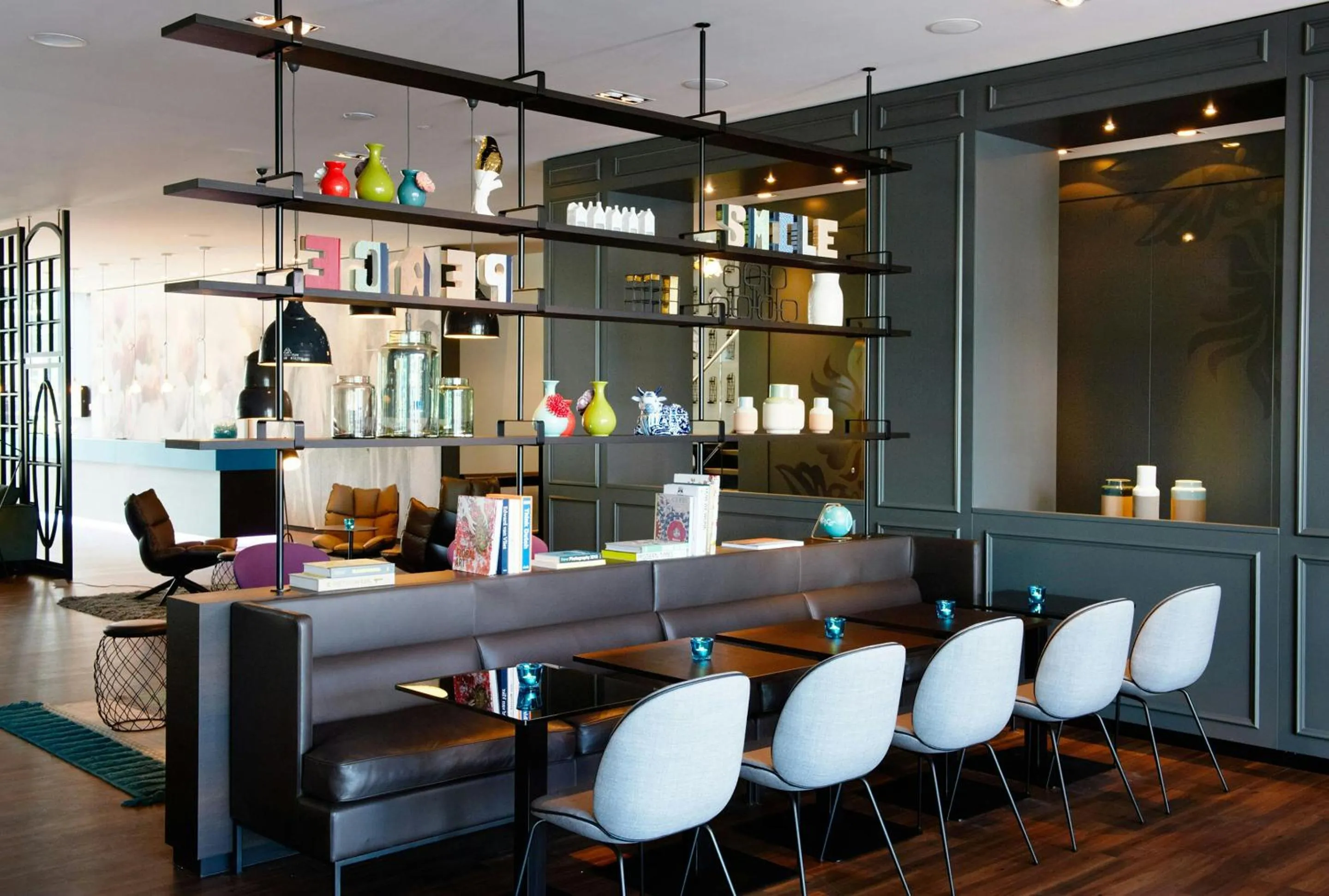 Lounge or bar in Motel One Amsterdam