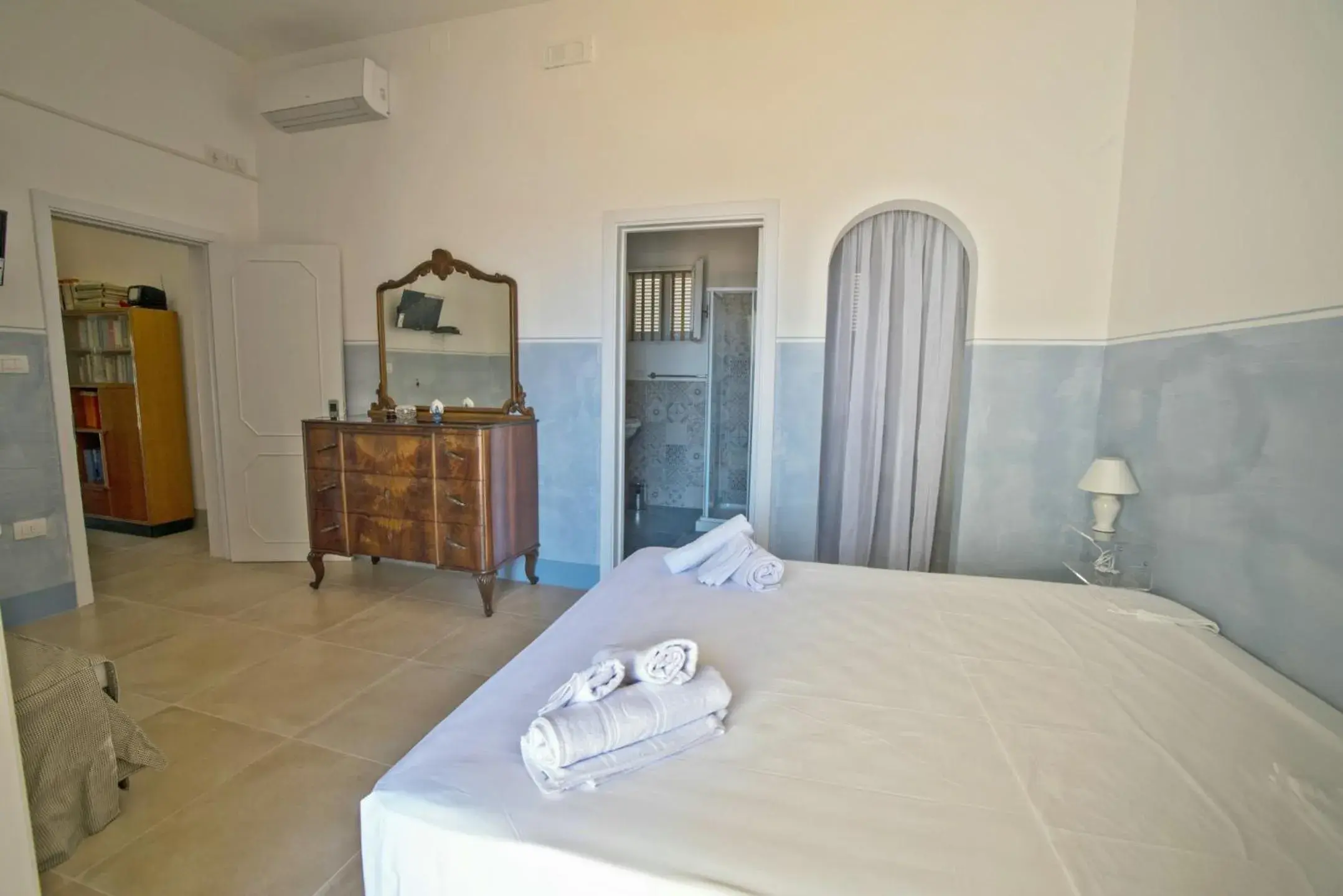 Large Double Room - single occupancy in B&B Mareggiata Large Double Room - single occupancy in B&B Mareggiata