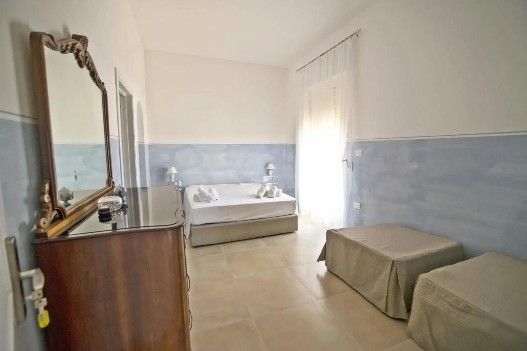 Large Double Room - single occupancy in B&B Mareggiata Large Double Room - single occupancy in B&B Mareggiata