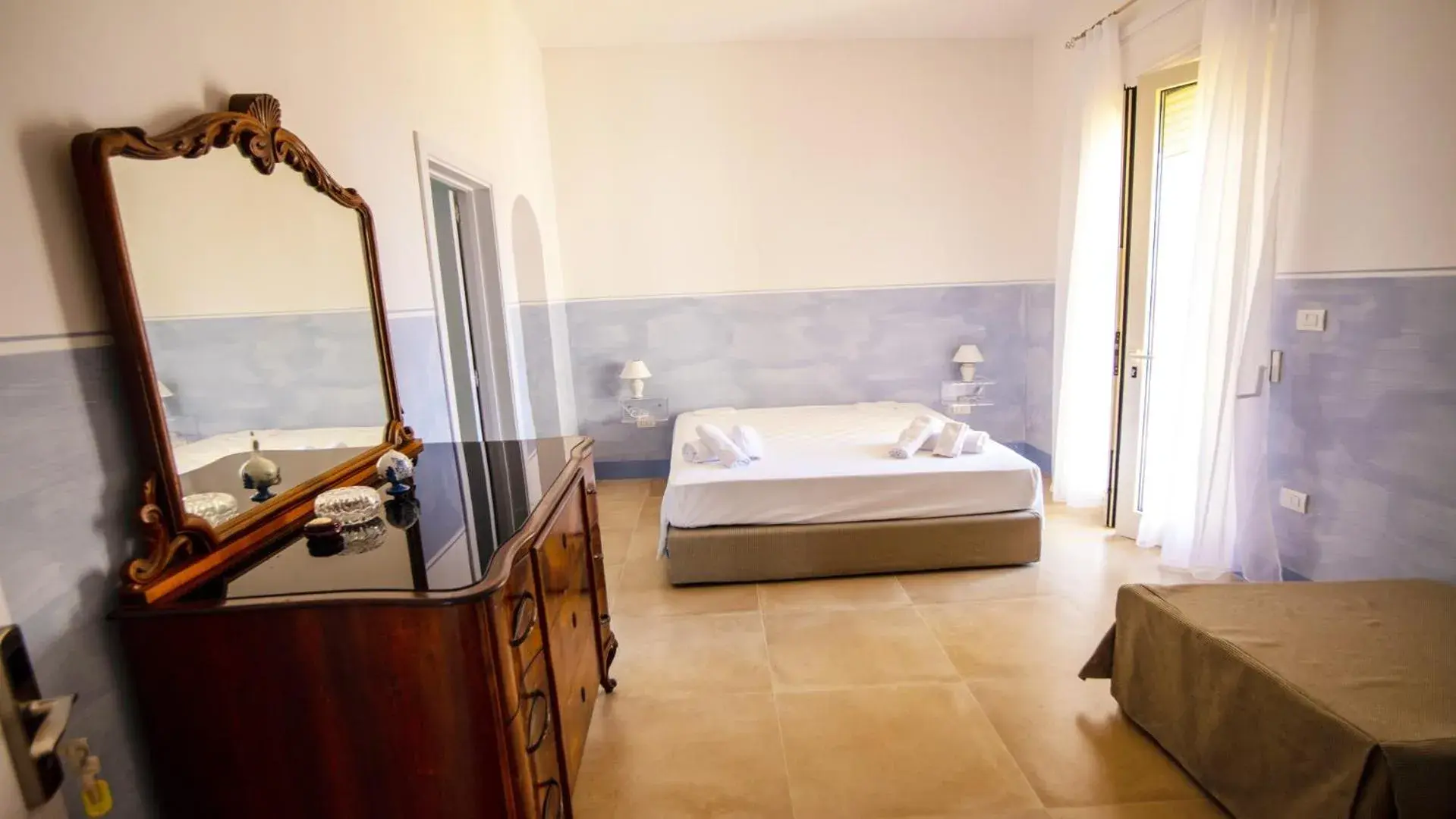 Large Double Room - single occupancy in B&B Mareggiata Large Double Room - single occupancy in B&B Mareggiata