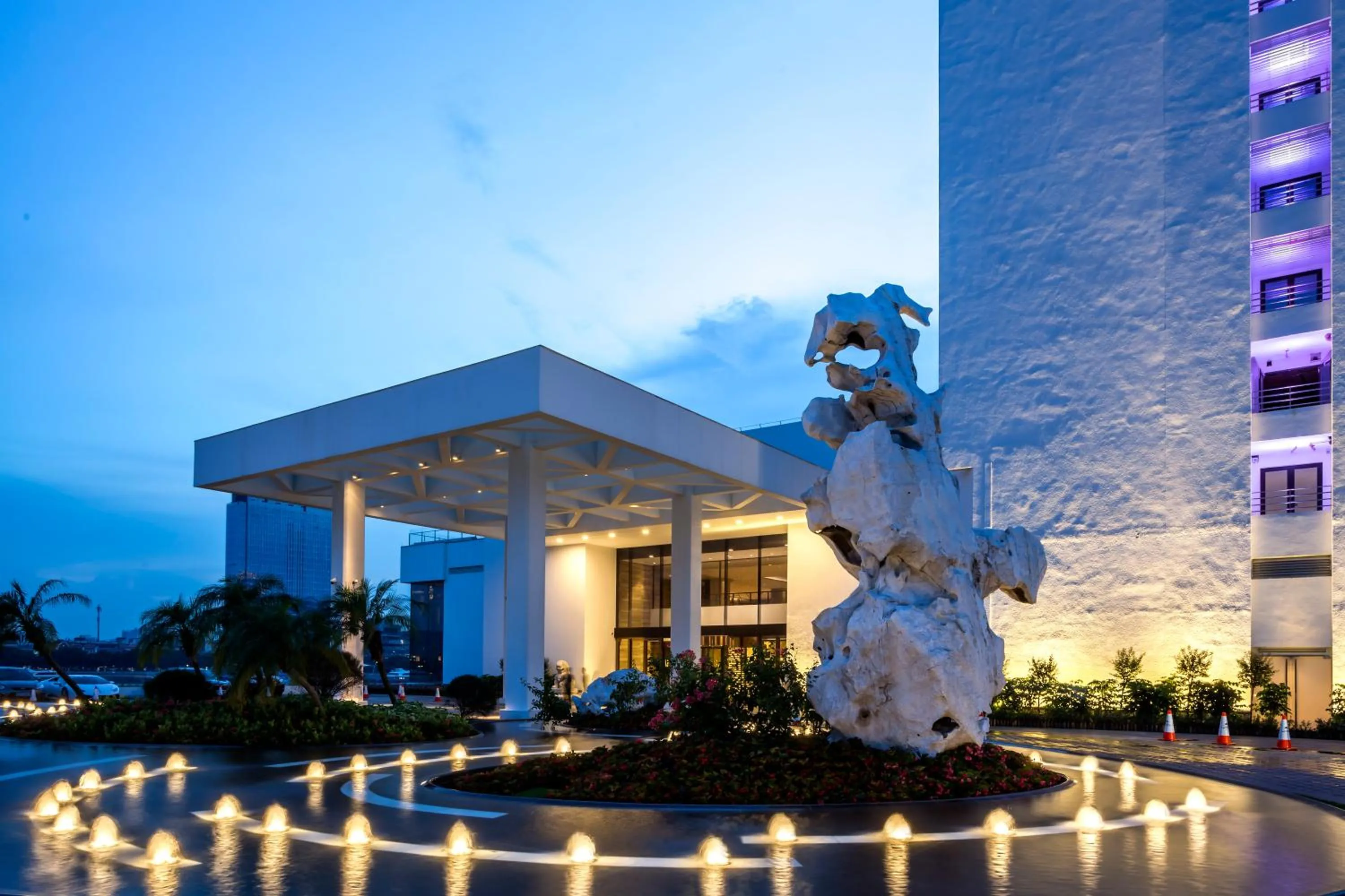 Property building in White Swan Hotel