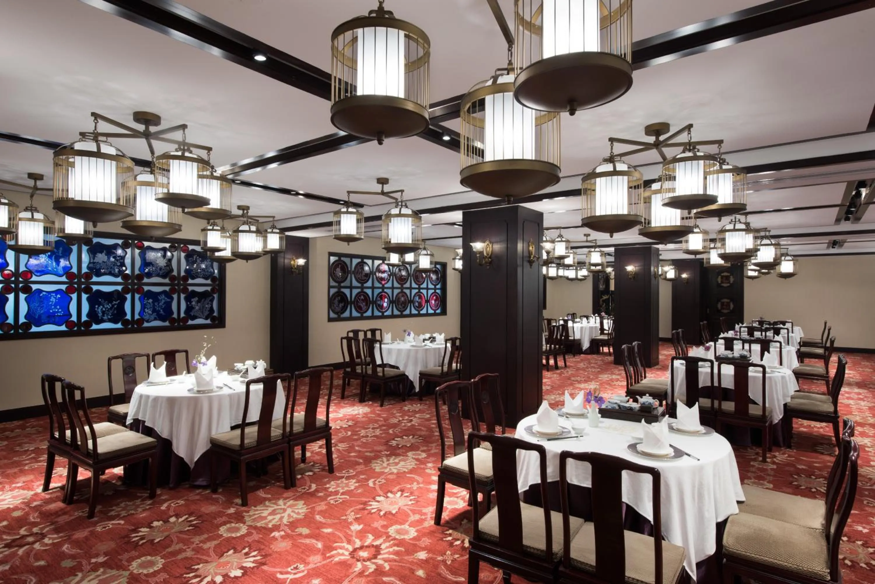 Restaurant/places to eat in White Swan Hotel