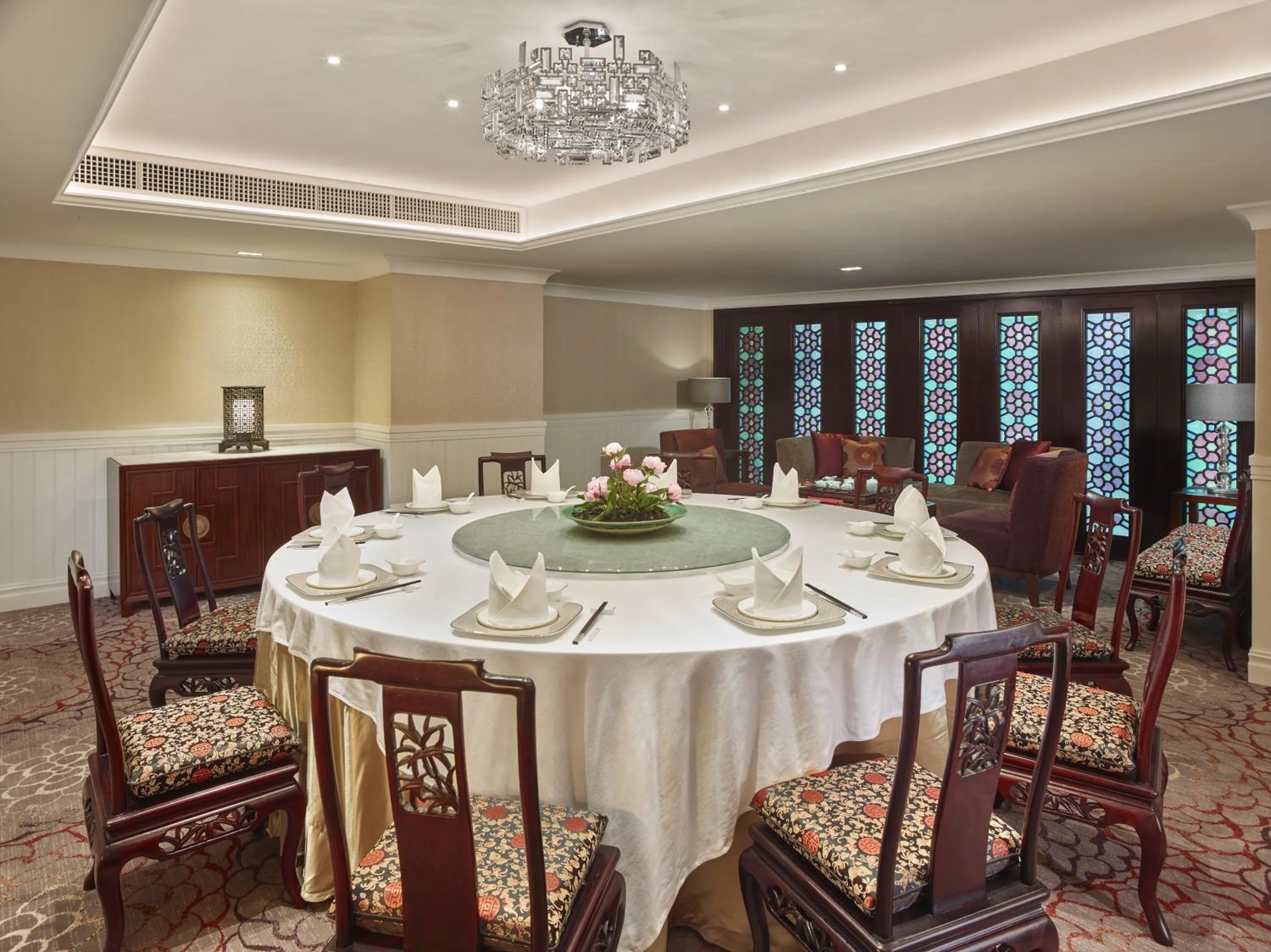 Restaurant/places to eat in White Swan Hotel