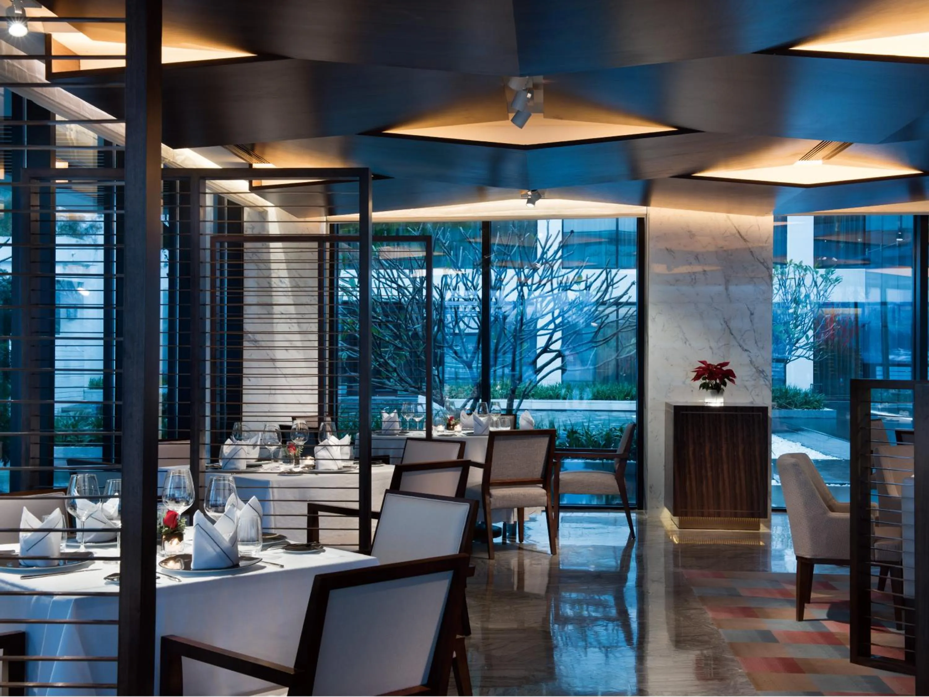 Restaurant/places to eat in White Swan Hotel