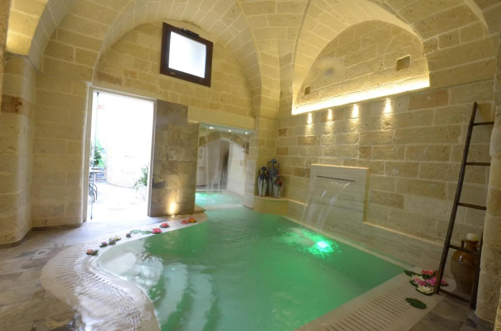 Swimming pool in B&B Corte Dei Figuli