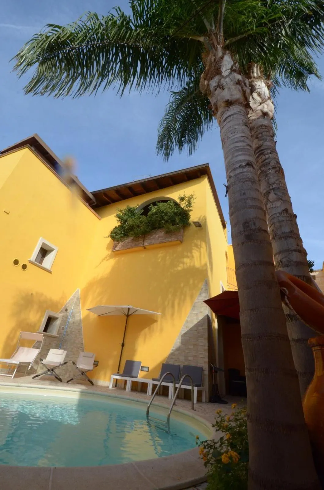 Swimming pool in B&B Corte Dei Figuli