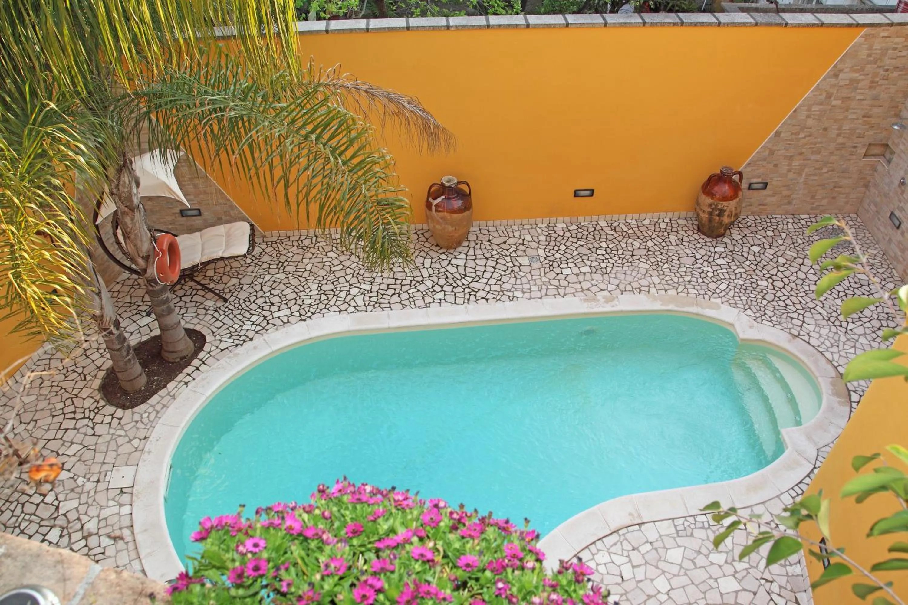 Swimming pool in B&B Corte Dei Figuli
