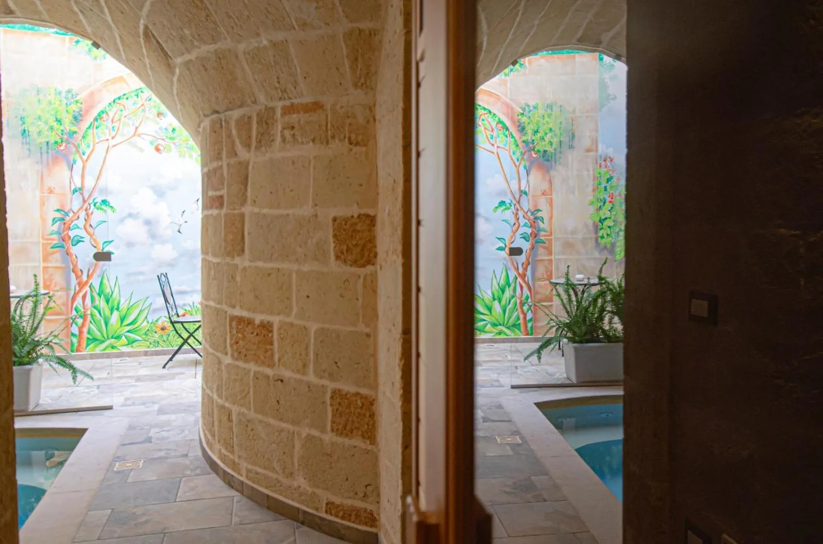 Swimming pool in B&B Corte Dei Figuli