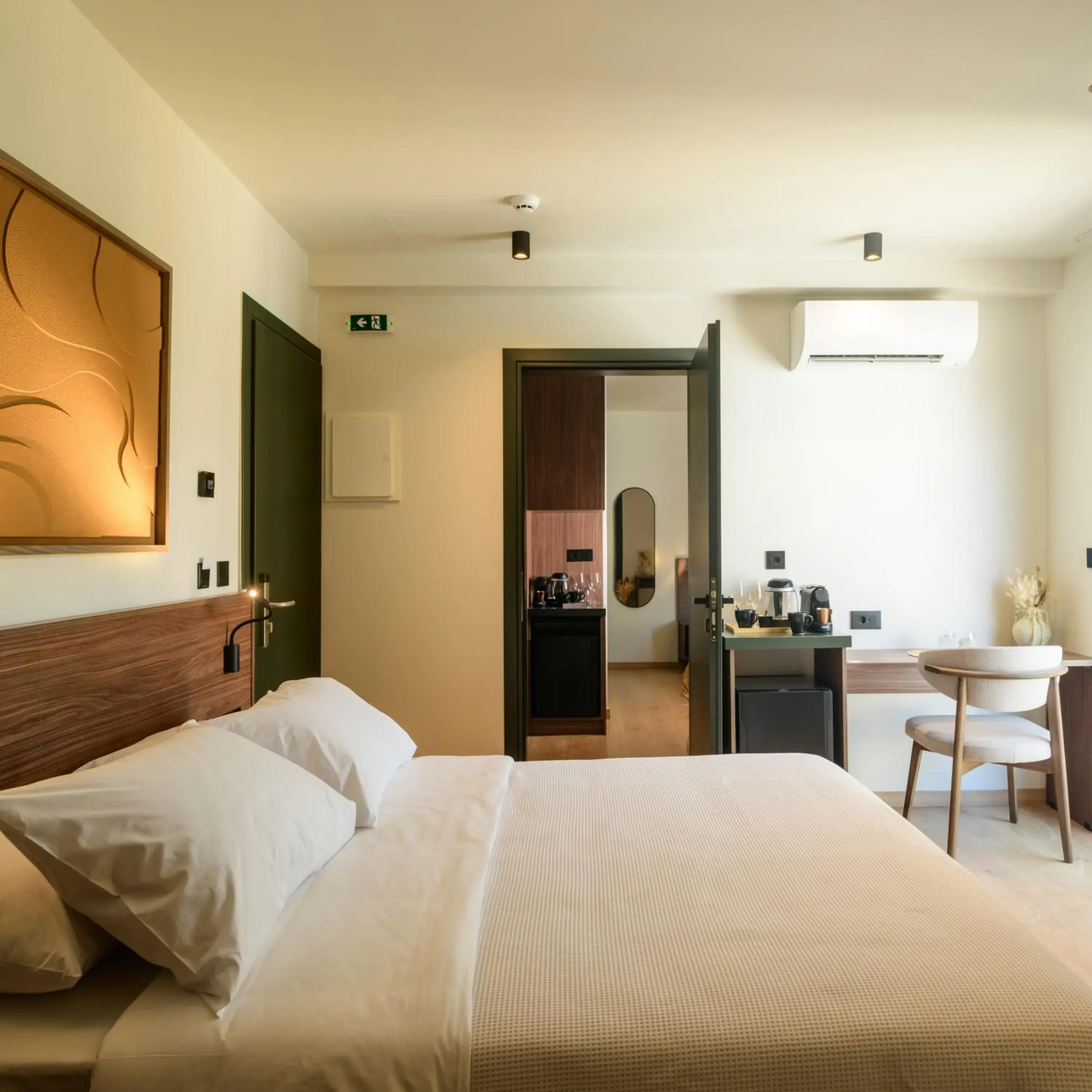 Double Room in Ermou 26 Hotel Double Room in Ermou 26 Hotel