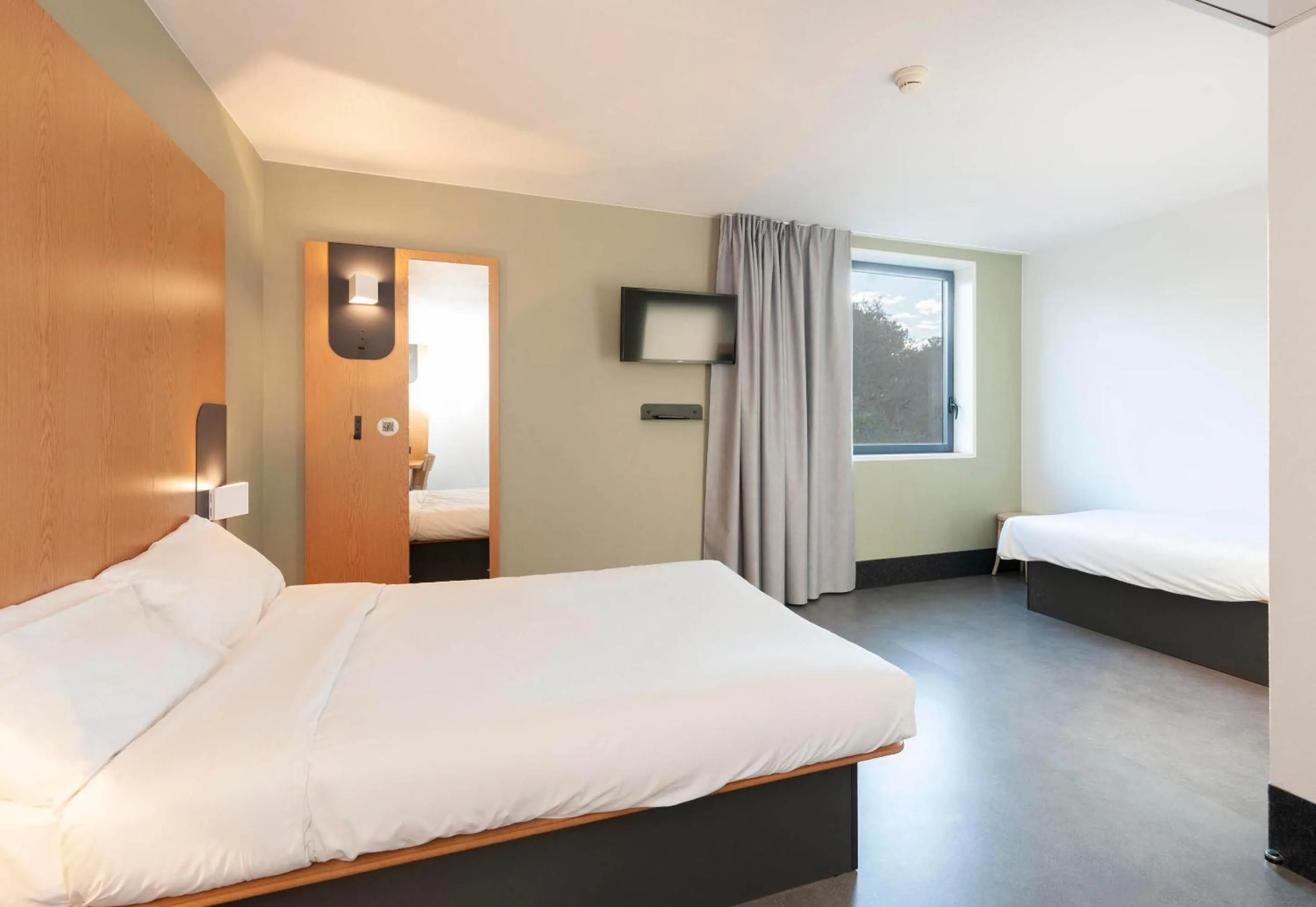 Bedroom, Bed in B&B HOTEL Bayonne Tarnos