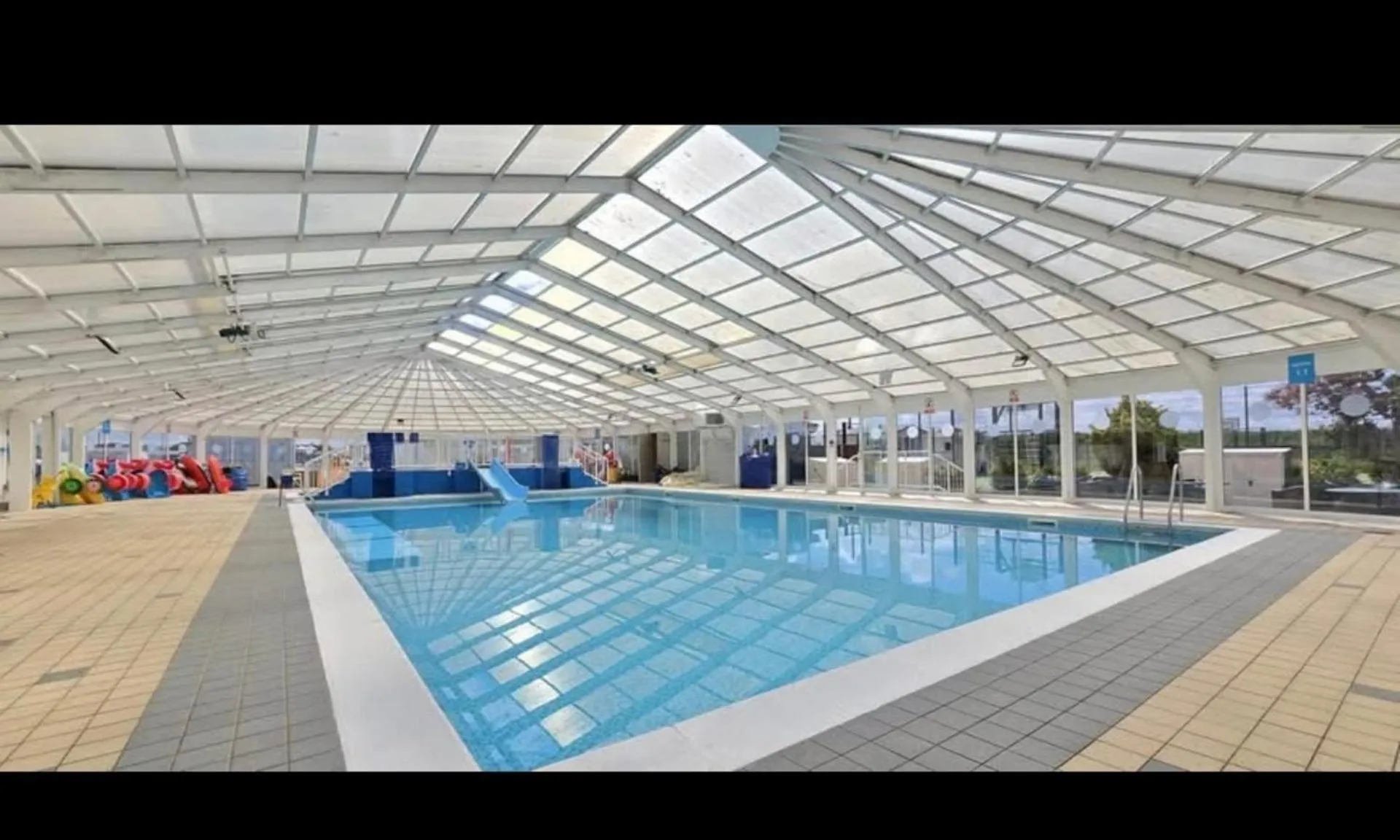 Pool view in 8 Guests - Swimming Pool - 1min to the Beach