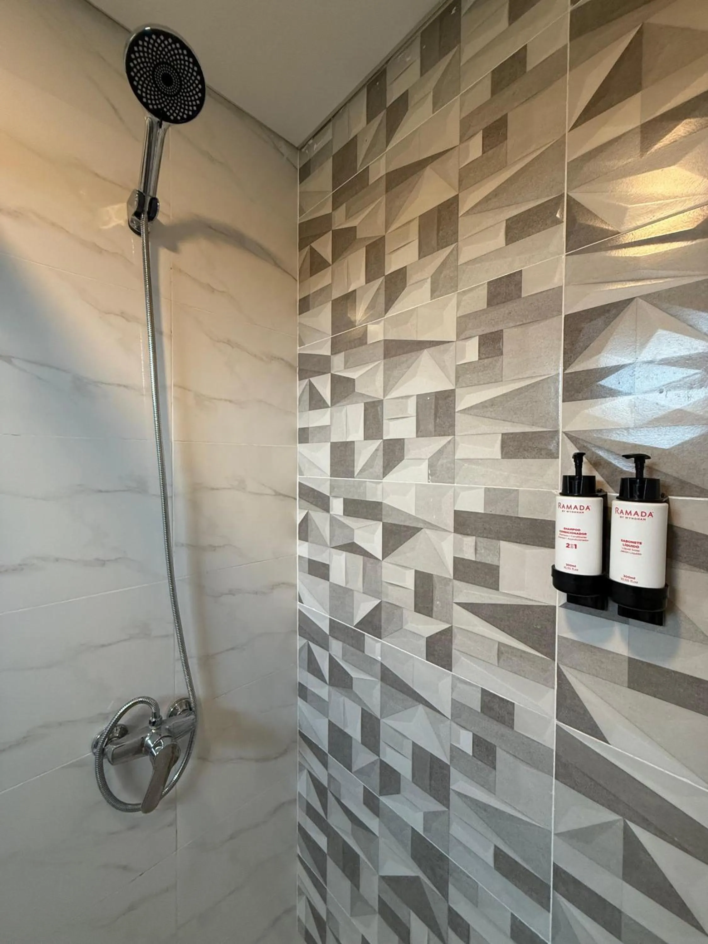 Ramada Suites by Wyndham Asuncion Aeropuerto