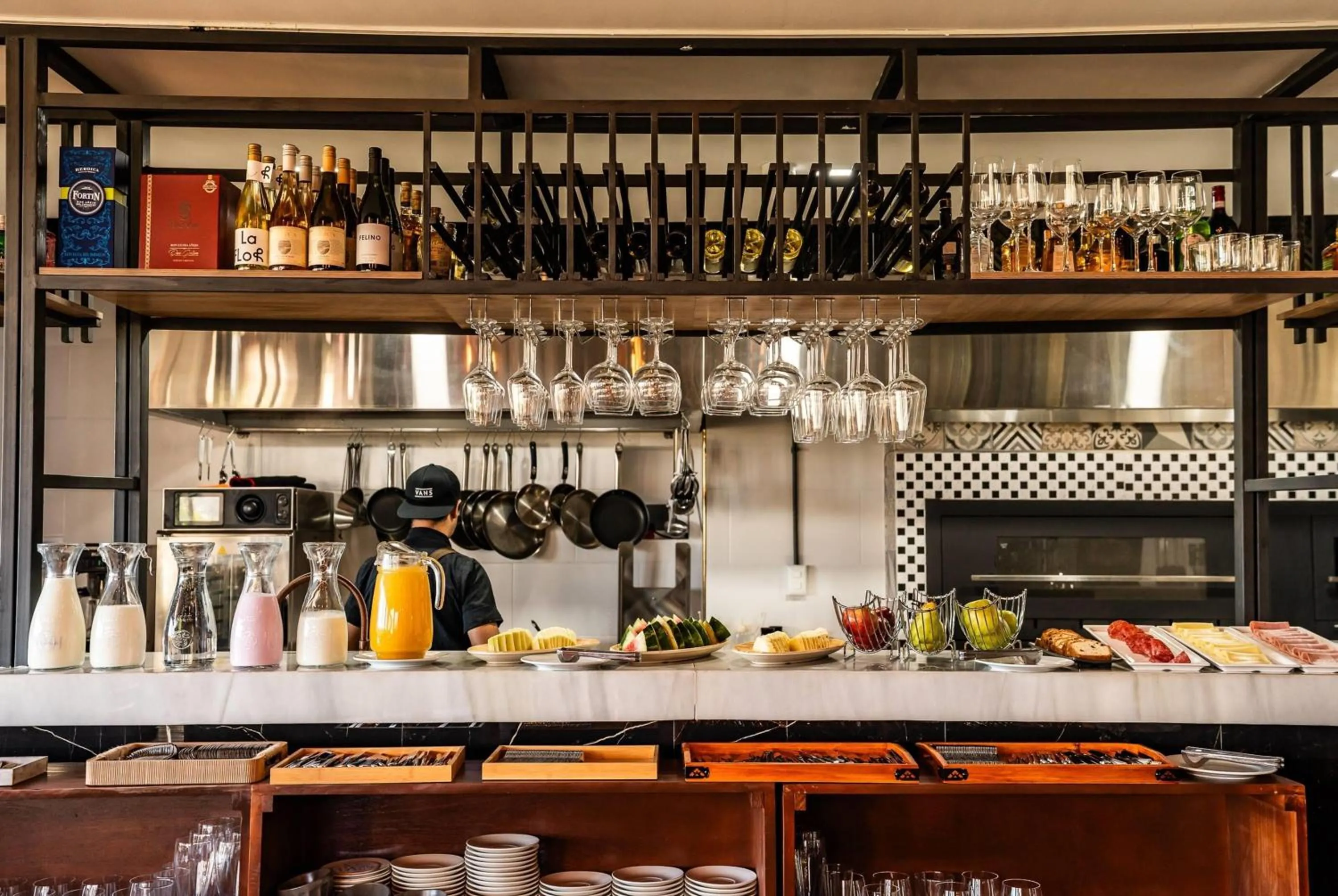 Restaurant/places to eat in Ramada Suites by Wyndham Asuncion Aeropuerto