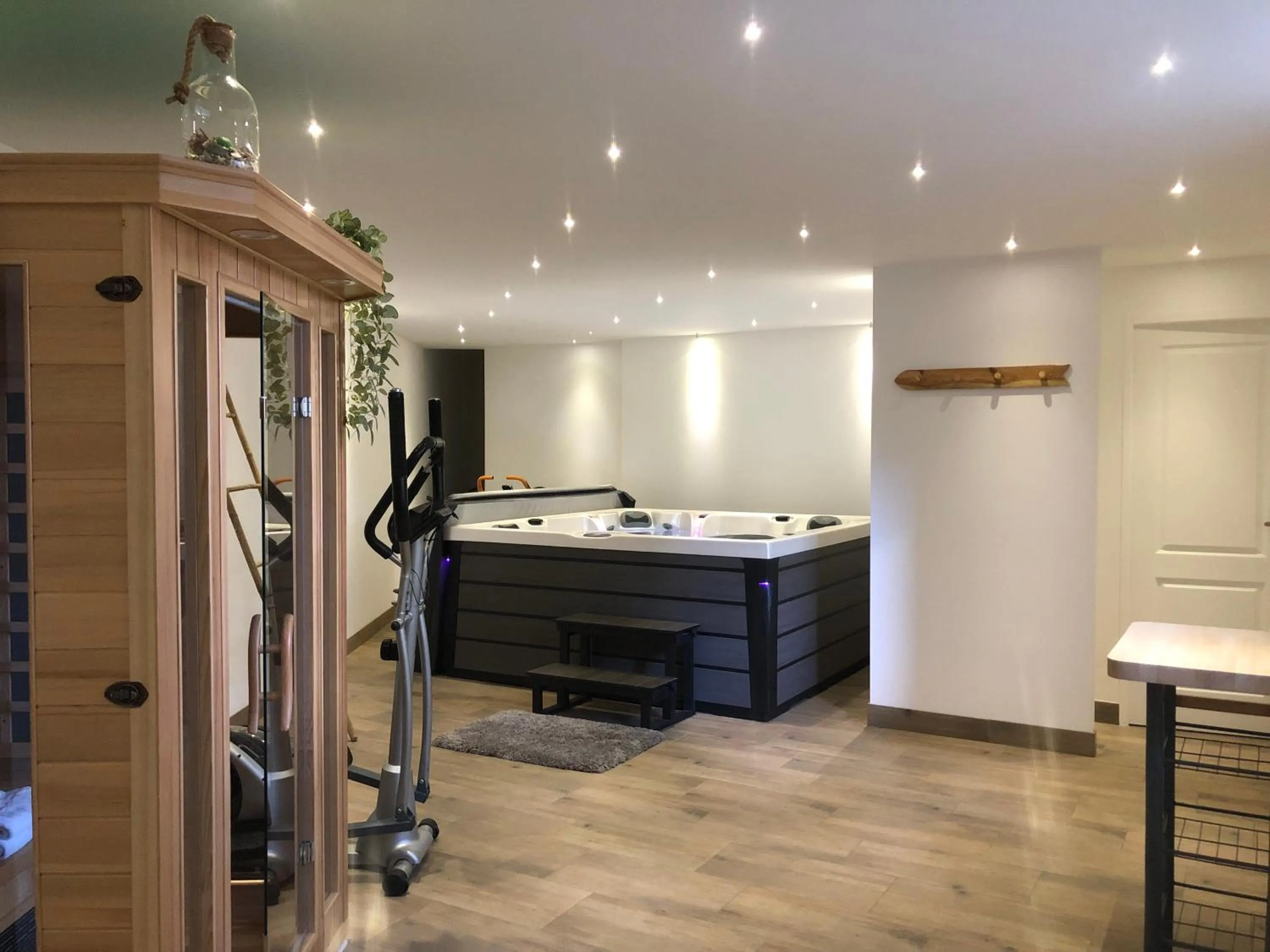 Hot Tub in Chalet des Palmiers