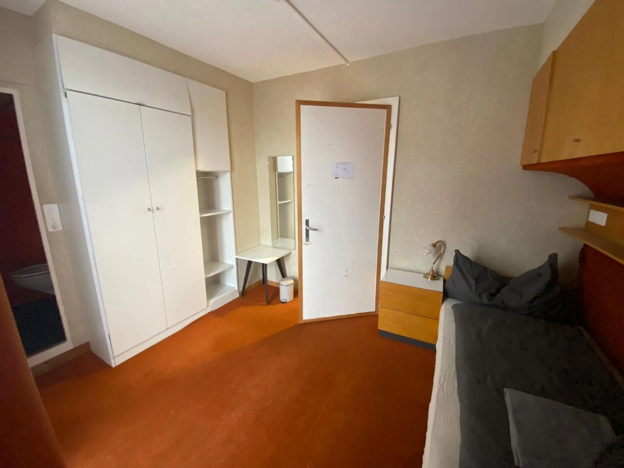 Single Room with Private Bathroom - single occupancy in Adrenalin Backpackers Hotel