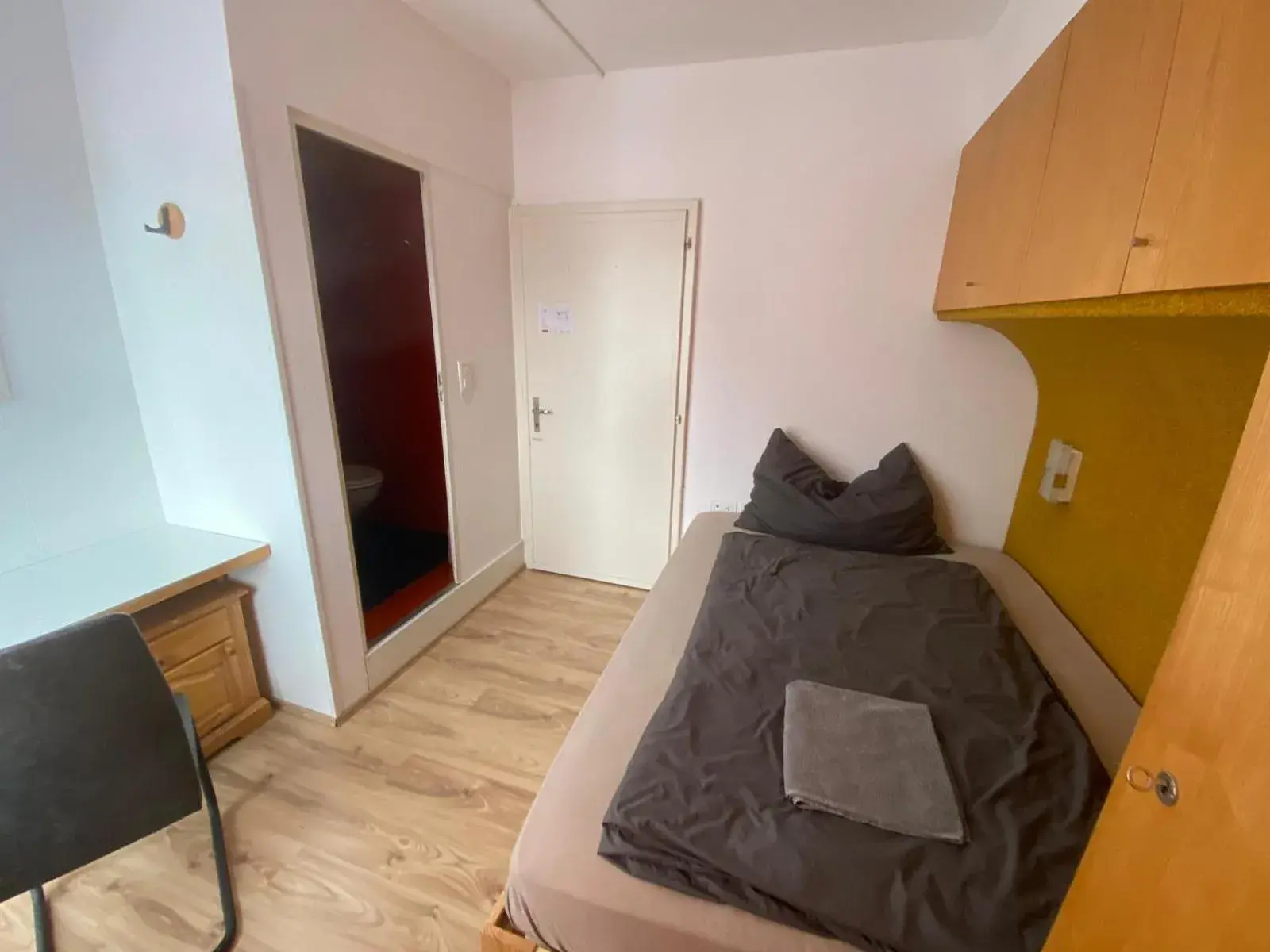 Single Room with Private Bathroom - single occupancy in Adrenalin Backpackers Hotel Single Room with Private Bathroom - single occupancy in Adrenalin Backpackers Hotel