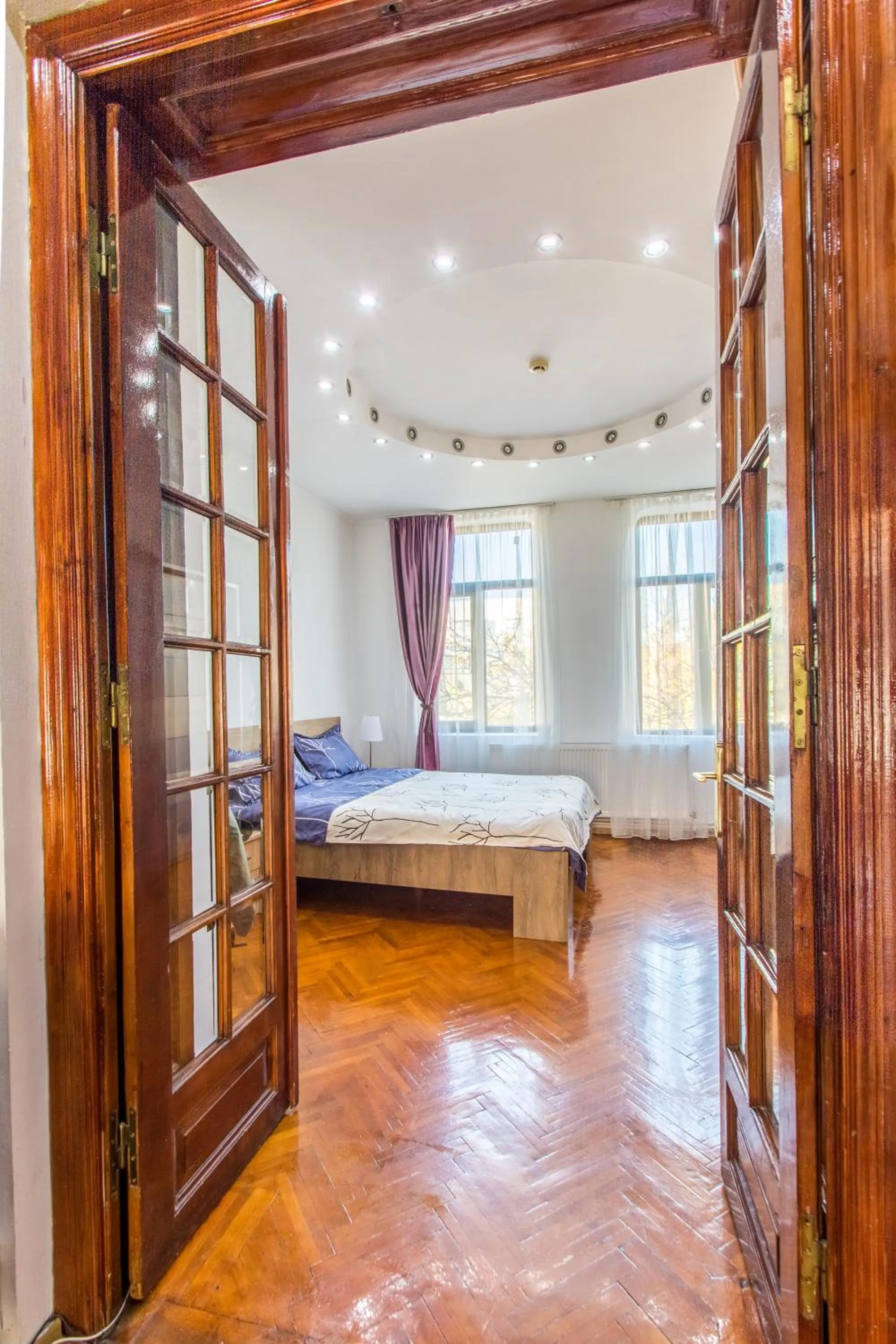 Day, Bed in Apartment Faryna