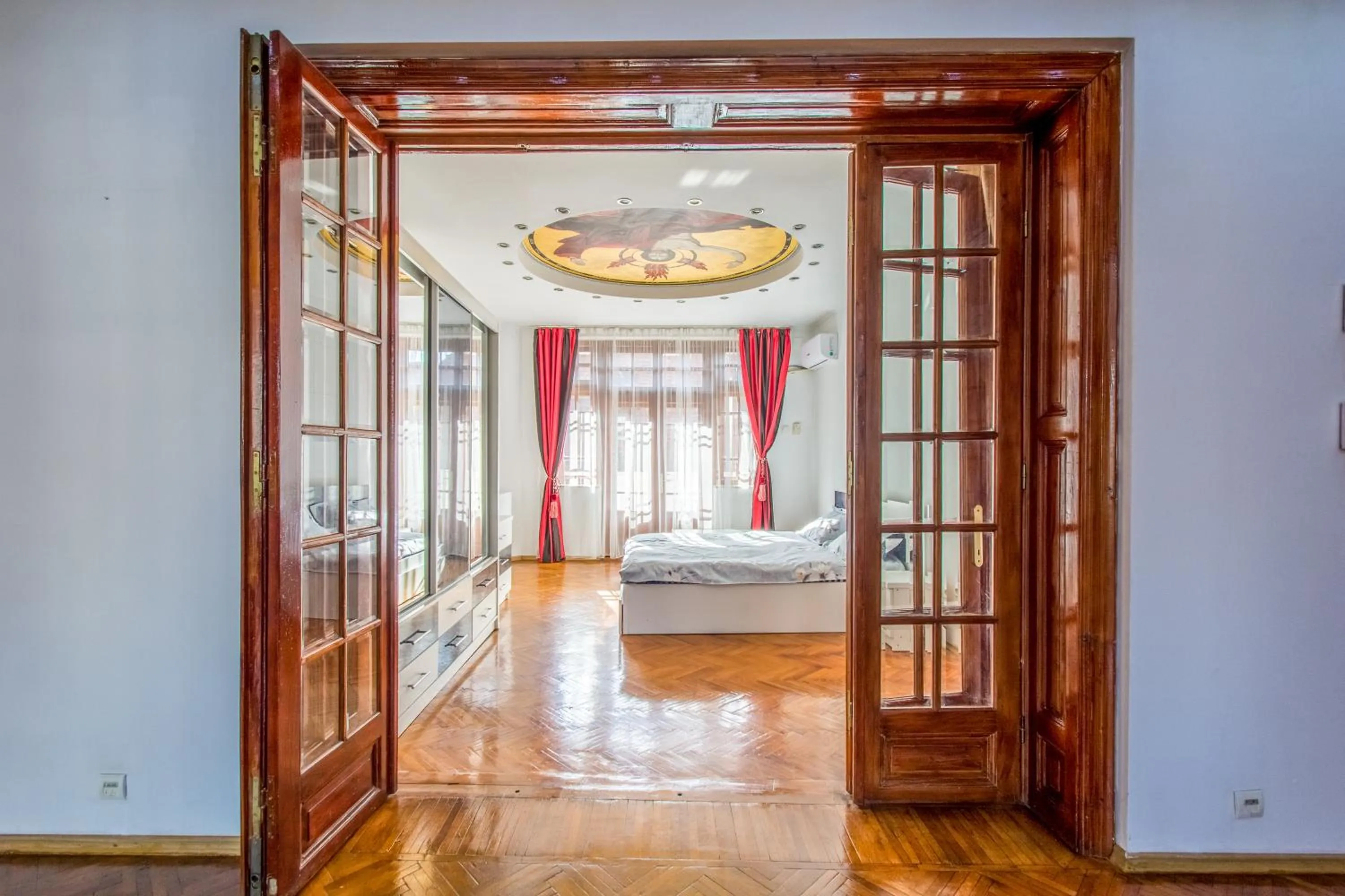 Communal lounge/ TV room, Bed in Apartment Faryna