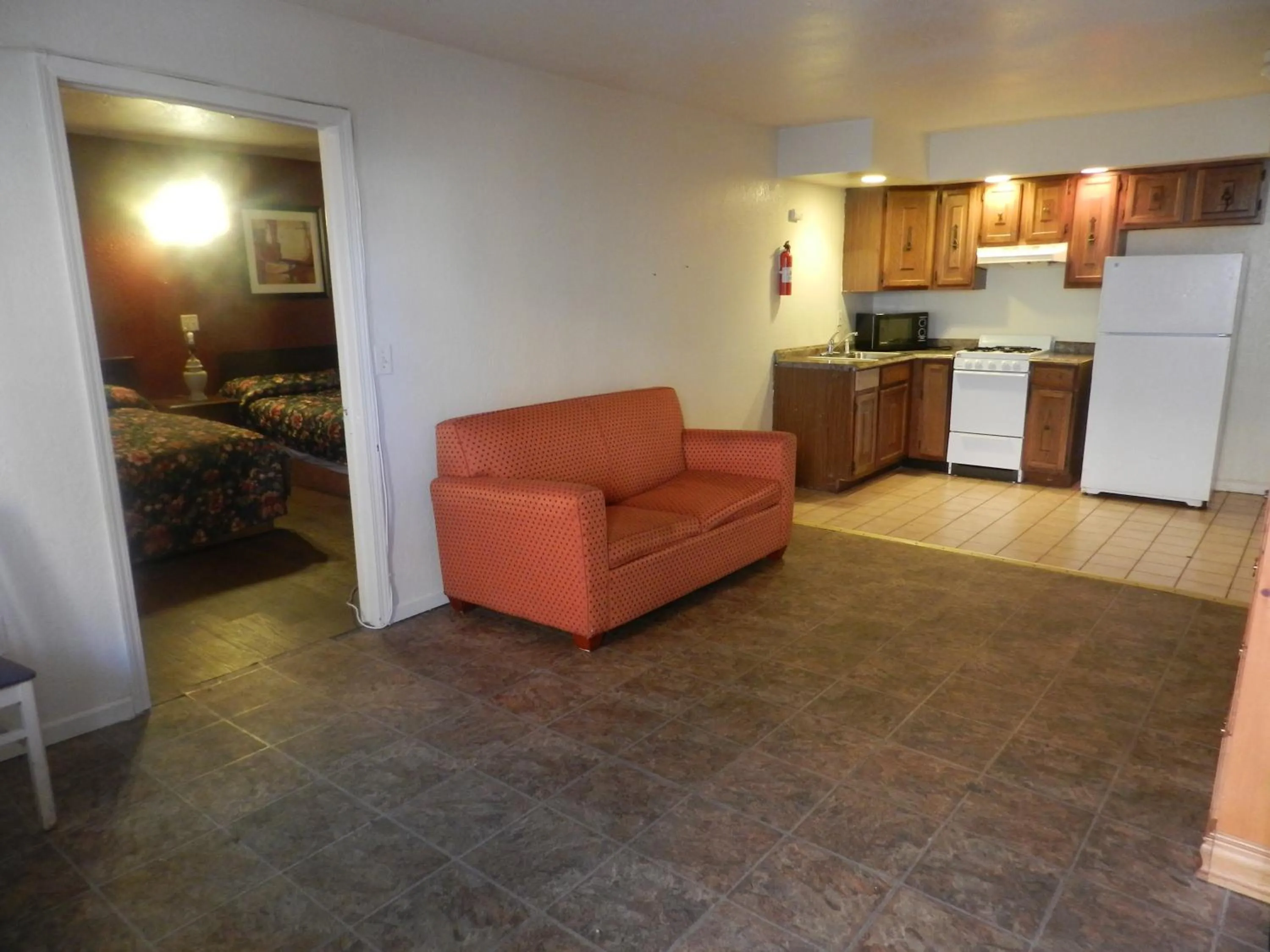 Kitchen or kitchenette in Seagem Motel and Apartments