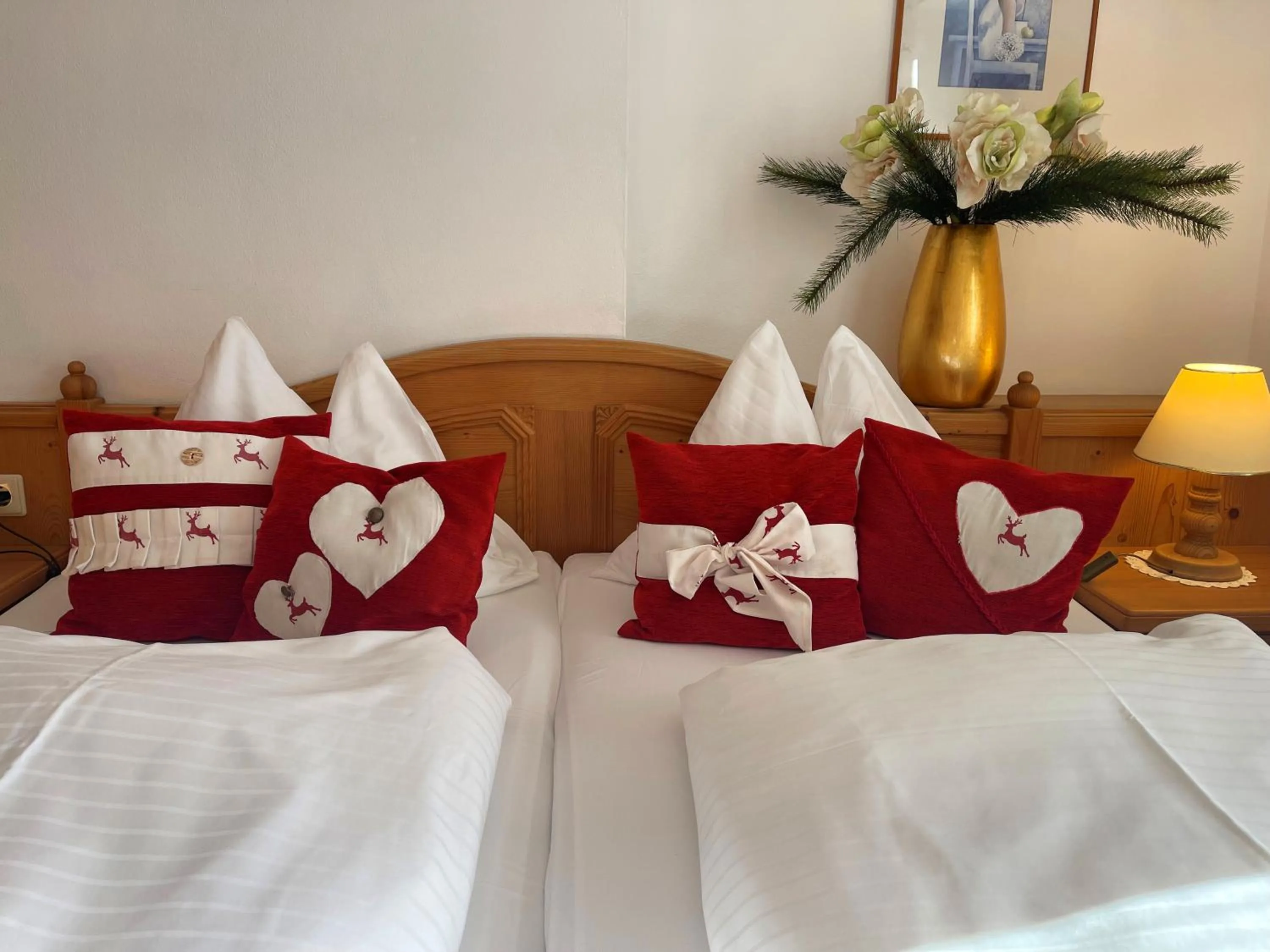 Bedroom, Bed in Chalet Zauberflöte
