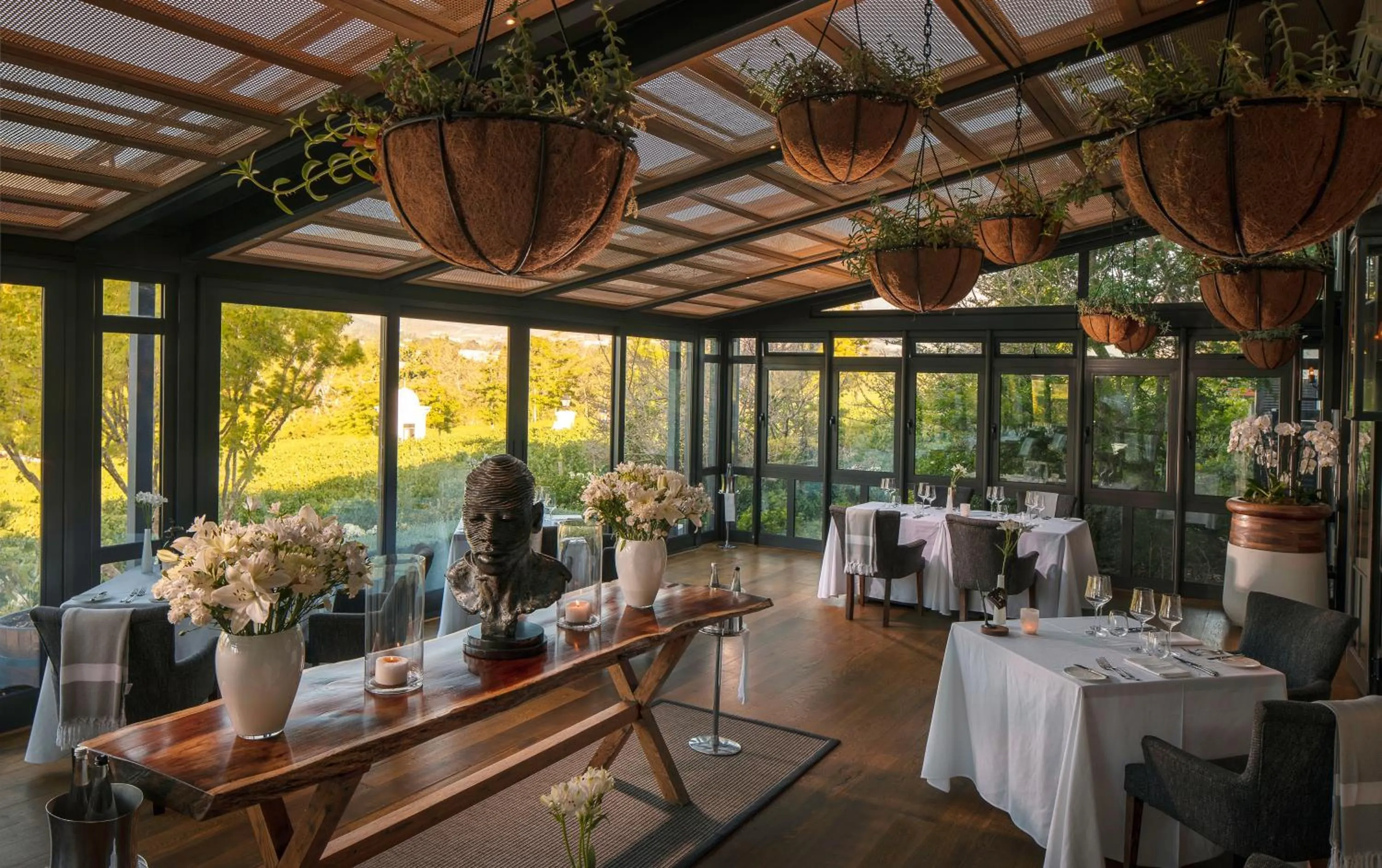 Restaurant/places to eat in Leeu Estates