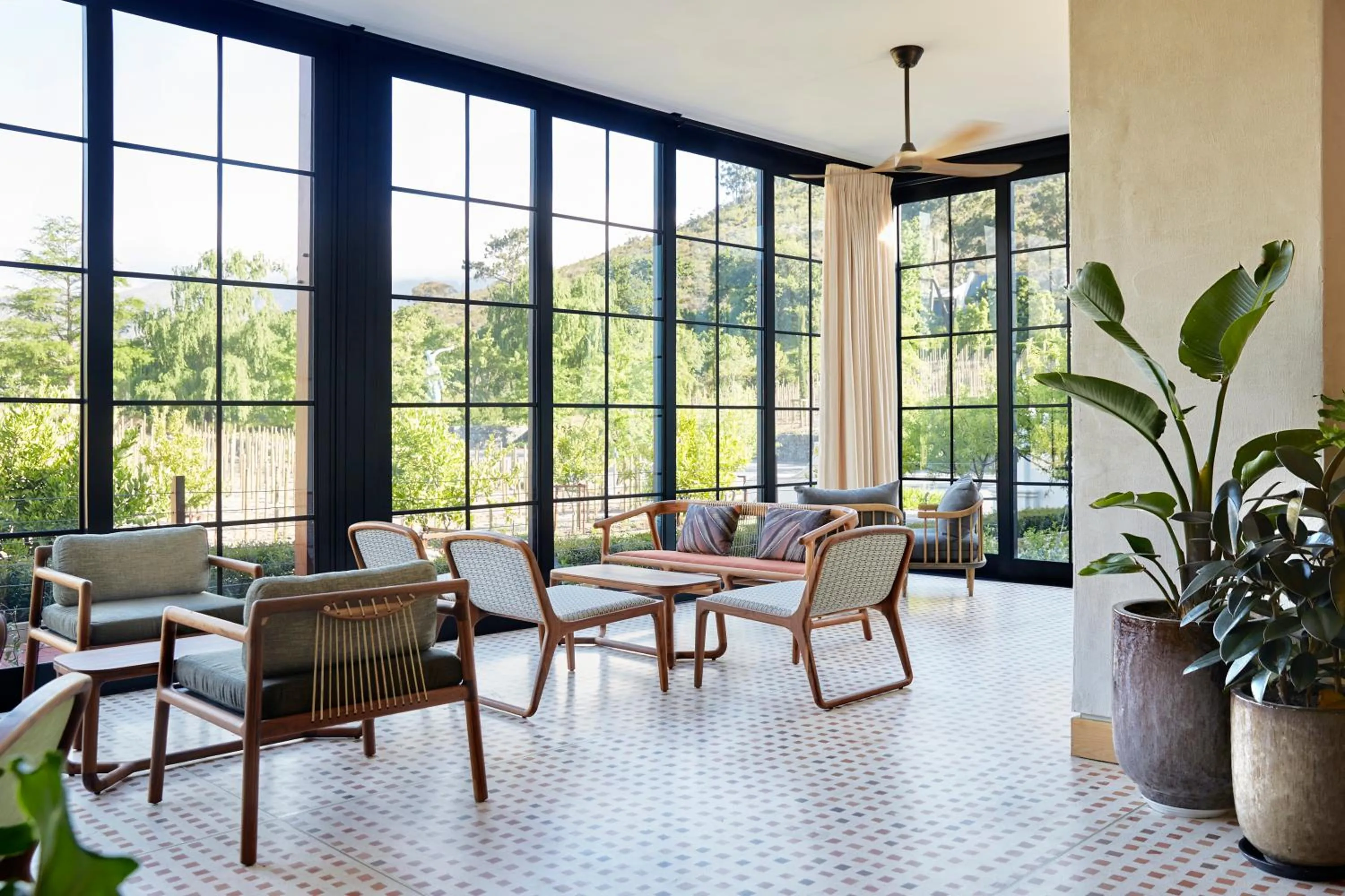 Restaurant/places to eat in Leeu Estates