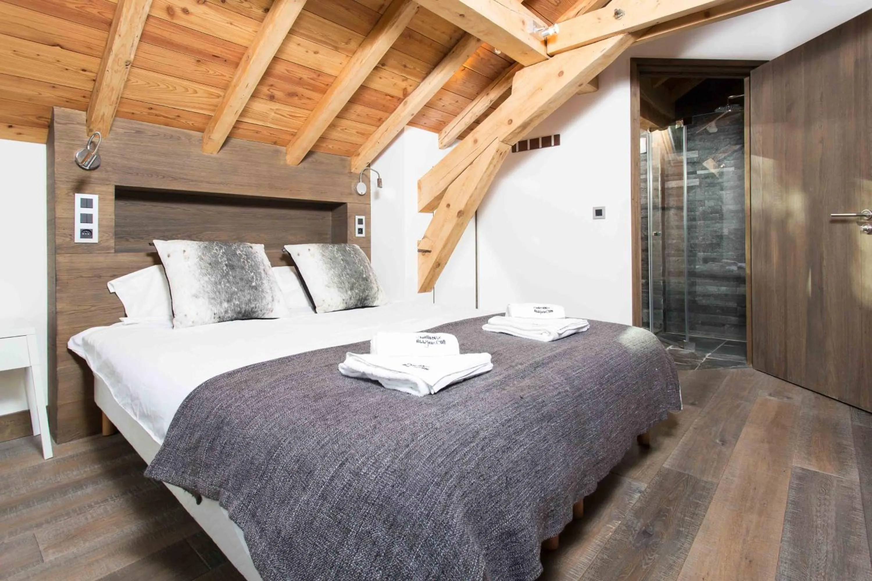 Bedroom, Bed in Chalet La Source - Chamonix All Year