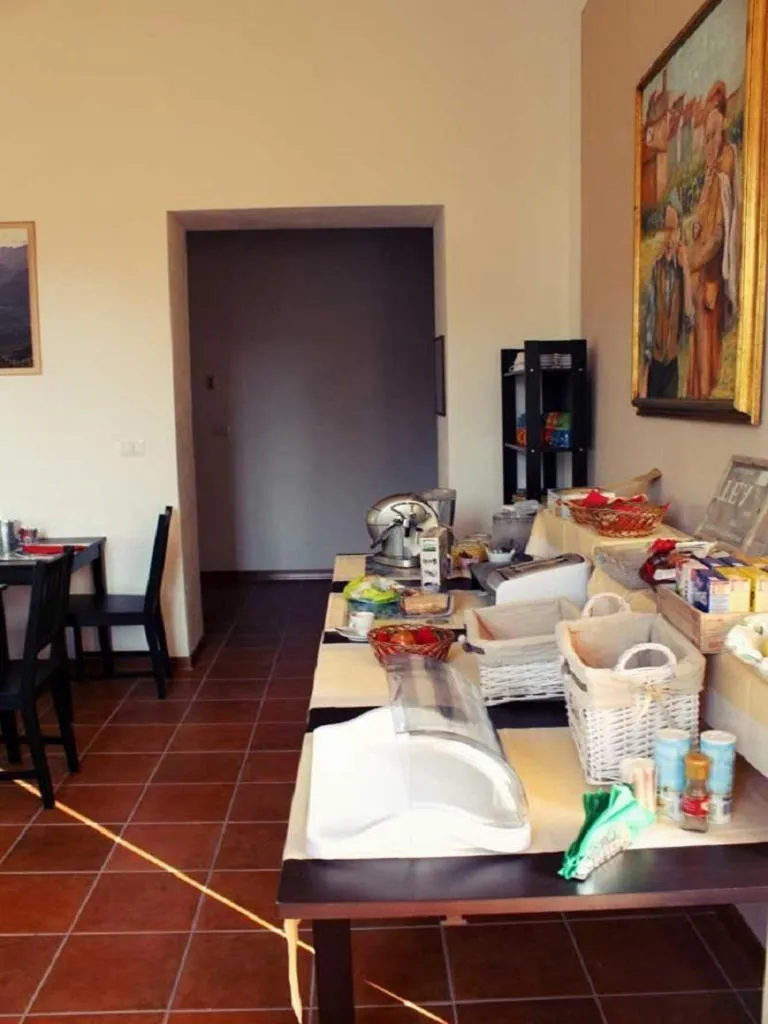 Buffet breakfast in Villa Gherardi - B&B e Hostel