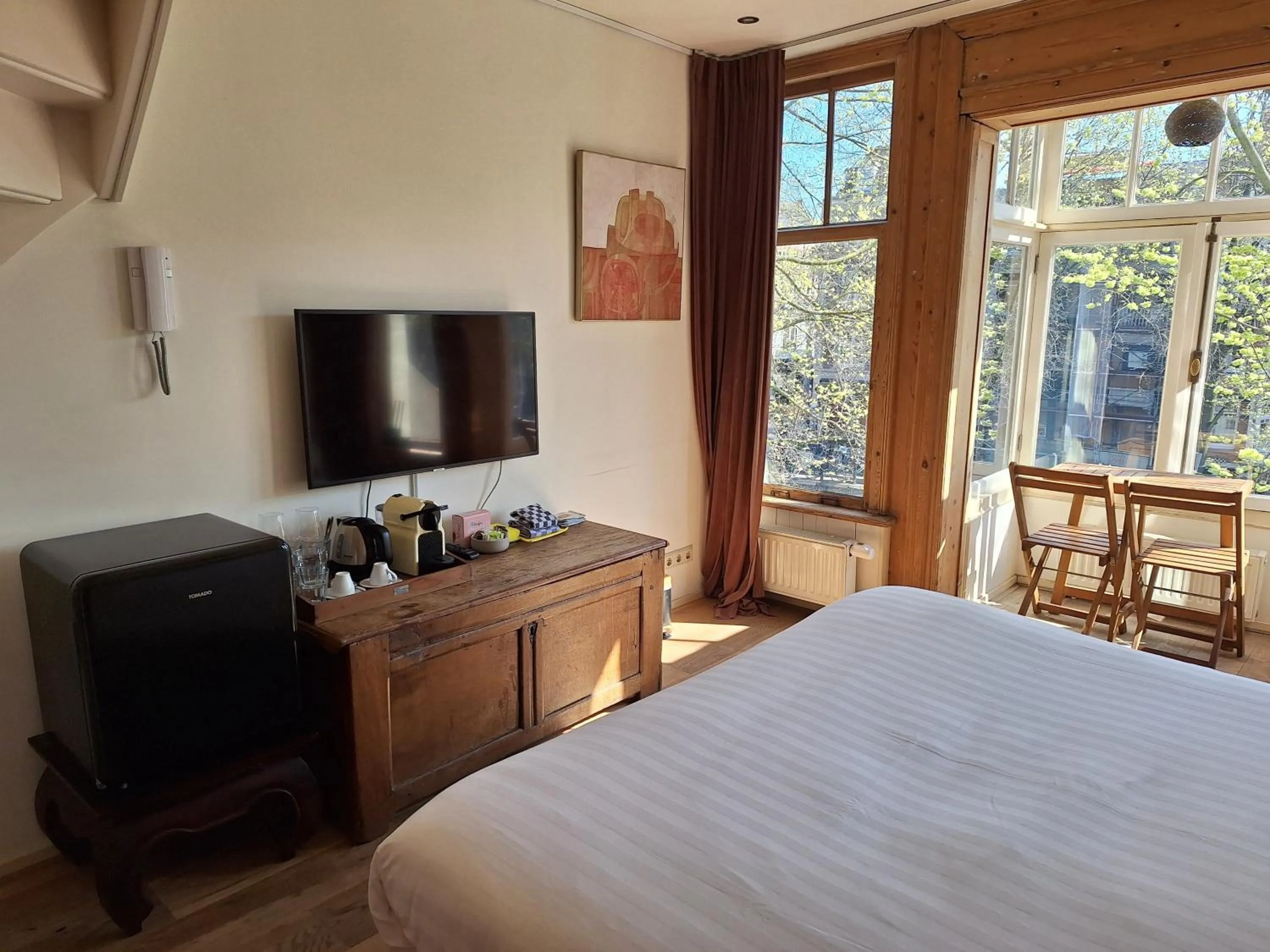 Communal lounge/ TV room, Bed in A B&B Amsterdam