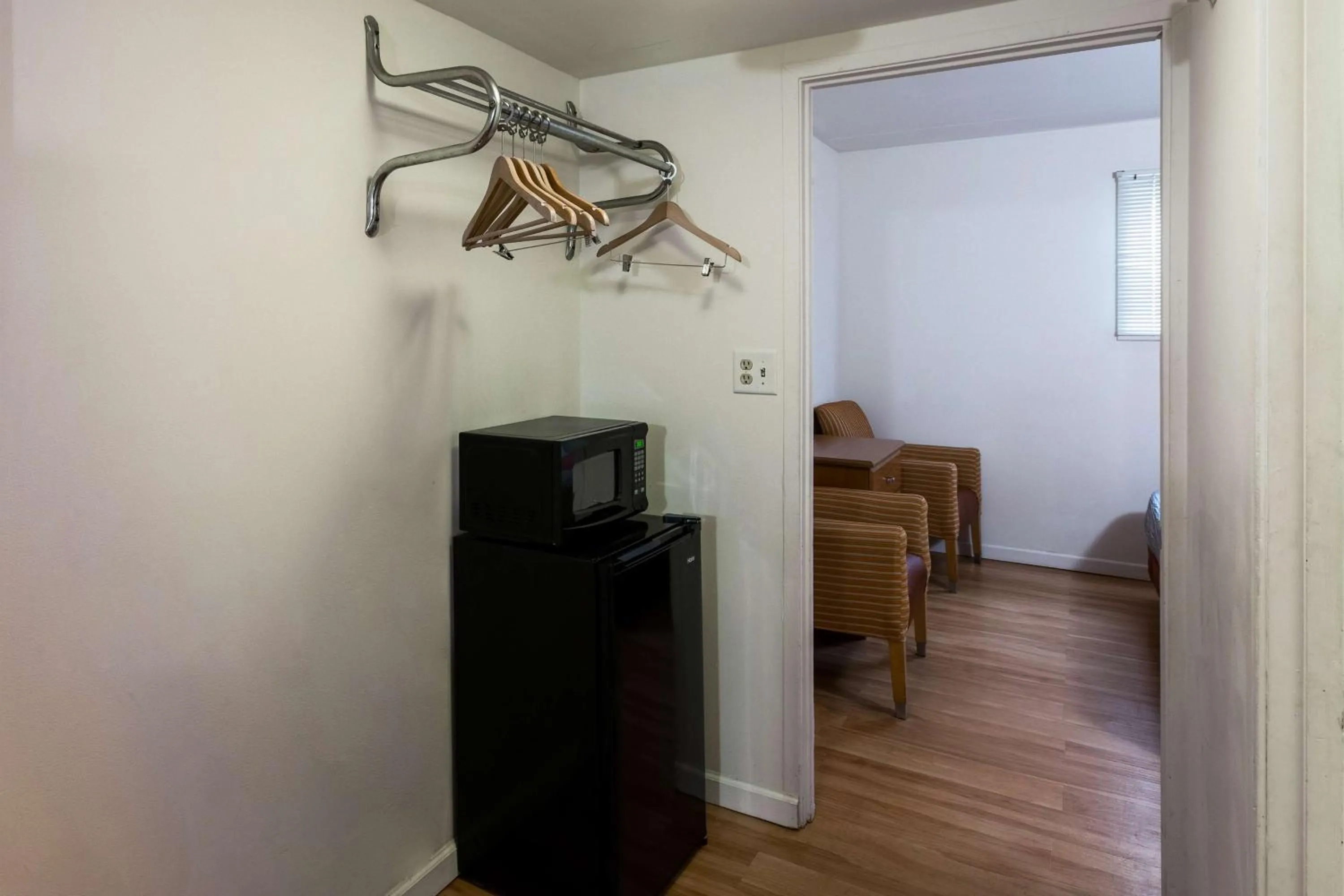 Photo of the whole room in Flamingo Motel