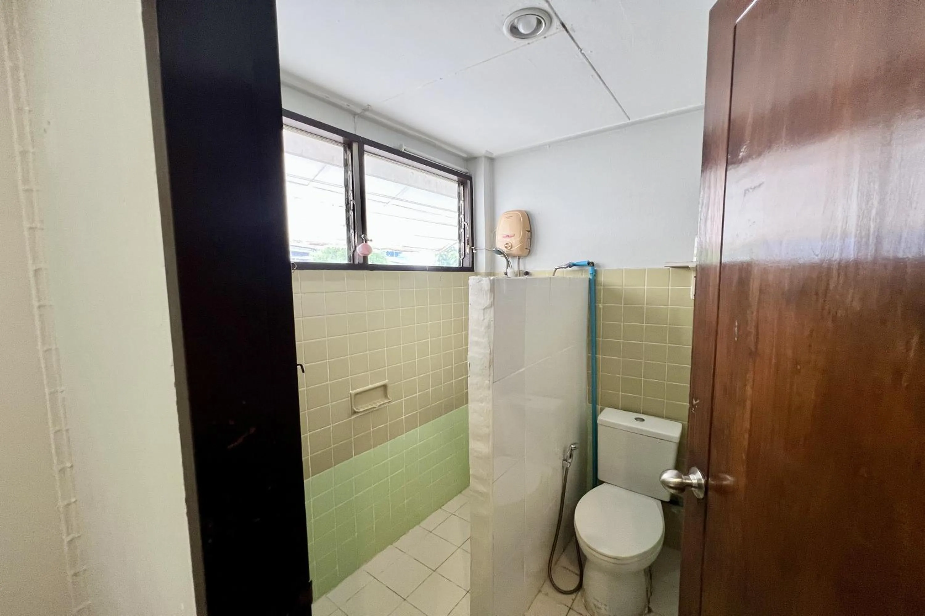 Bathroom in Orchid Hostel Near Bumrungrad hospital and Nana Market