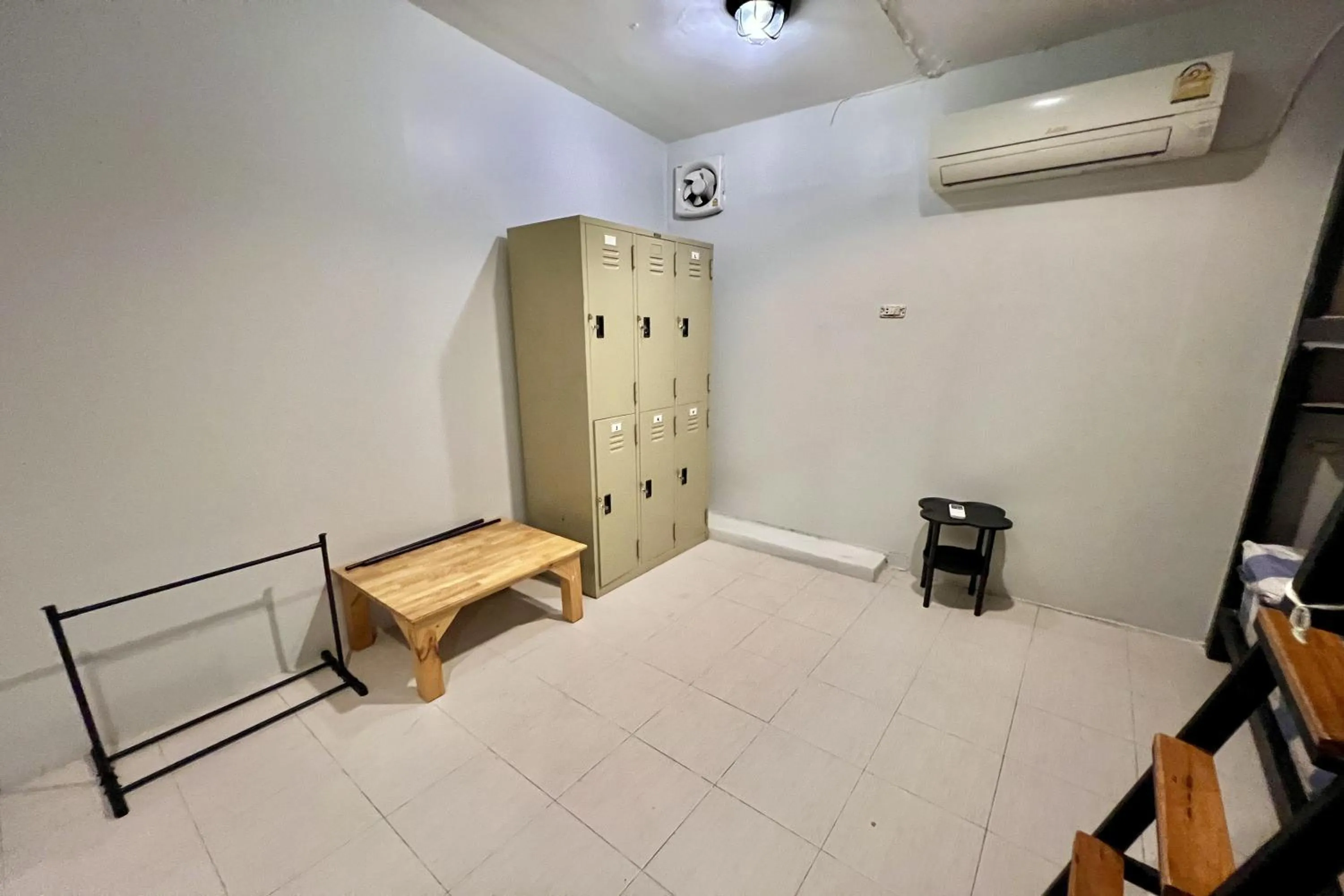 wardrobe in Orchid Hostel Near Bumrungrad hospital and Nana Market