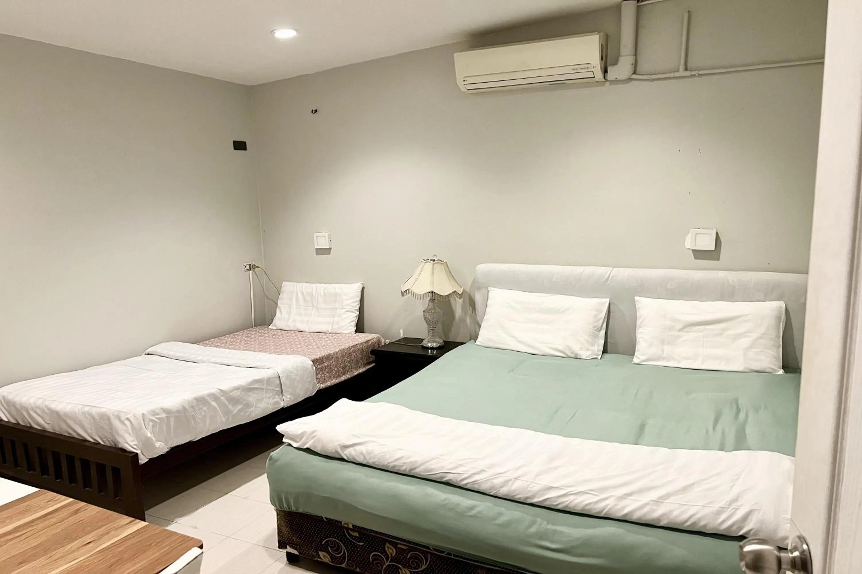 Bed in Orchid Hostel Near Bumrungrad hospital and Nana Market