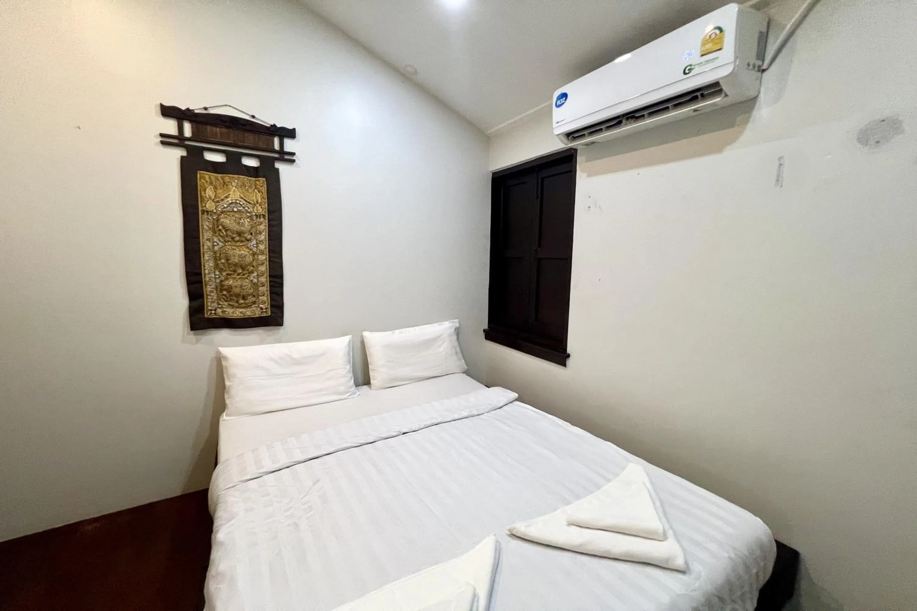 Bedroom, Bed in Orchid Hostel Near Bumrungrad hospital and Nana Market