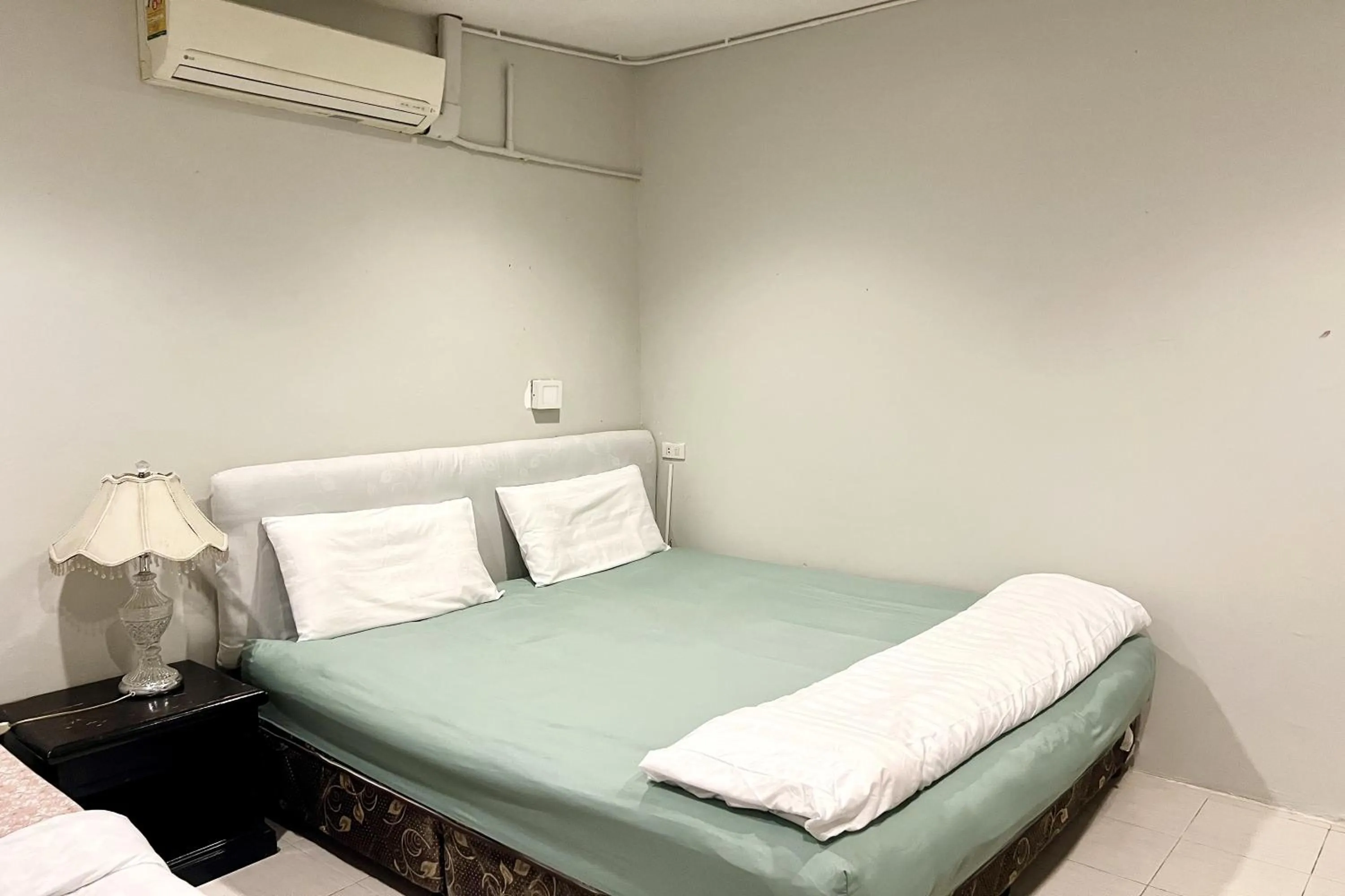 Bed in Orchid Hostel Near Bumrungrad hospital and Nana Market