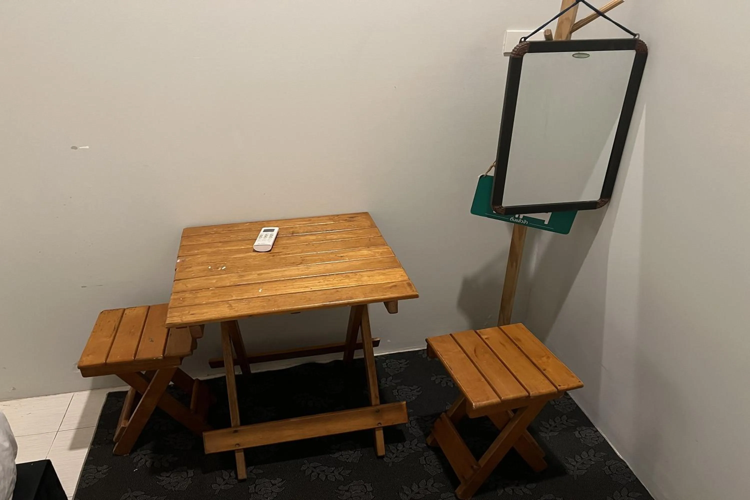 Dining area in Orchid Hostel Near Bumrungrad hospital and Nana Market