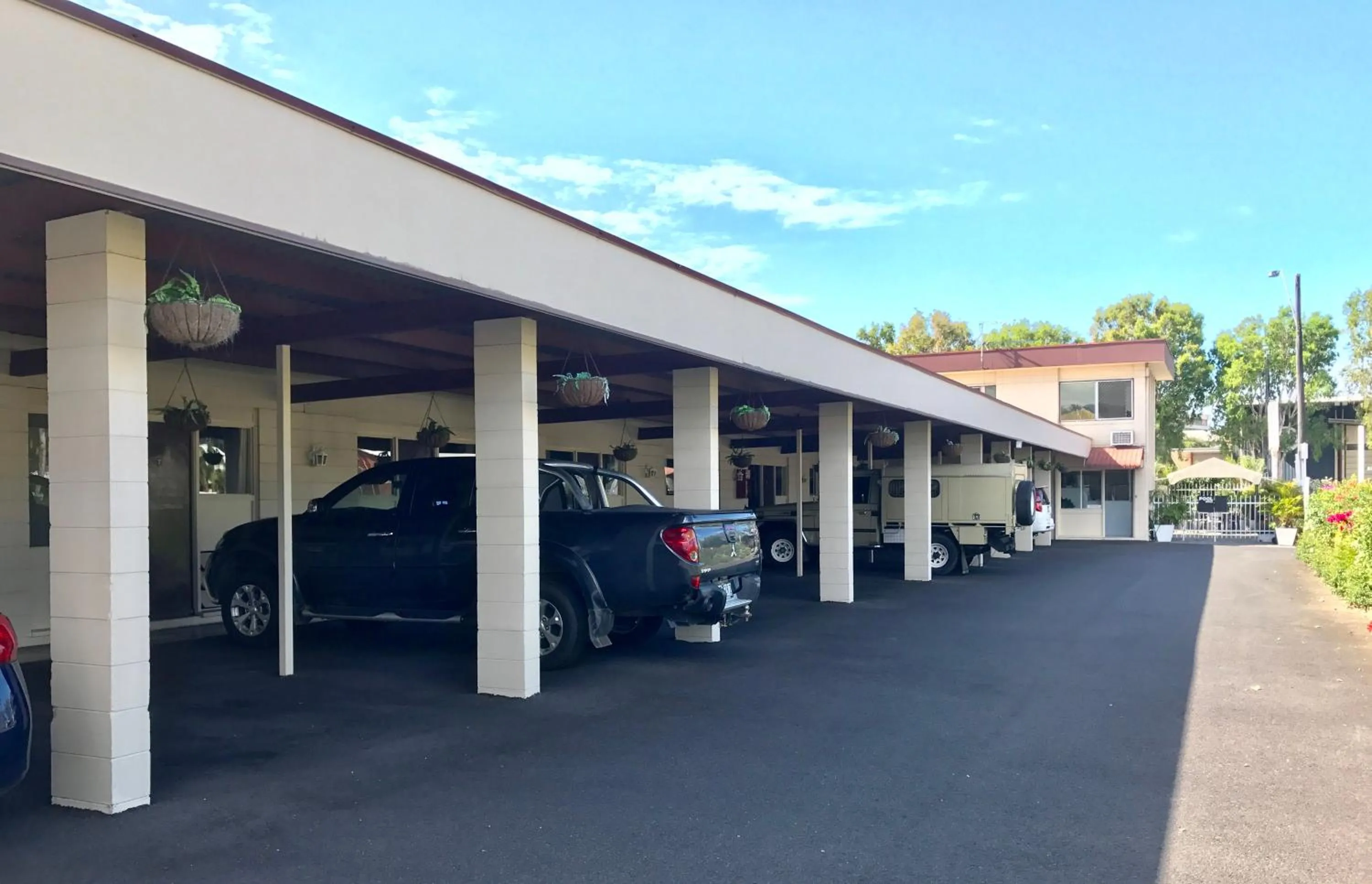 Cairns Motor Inn