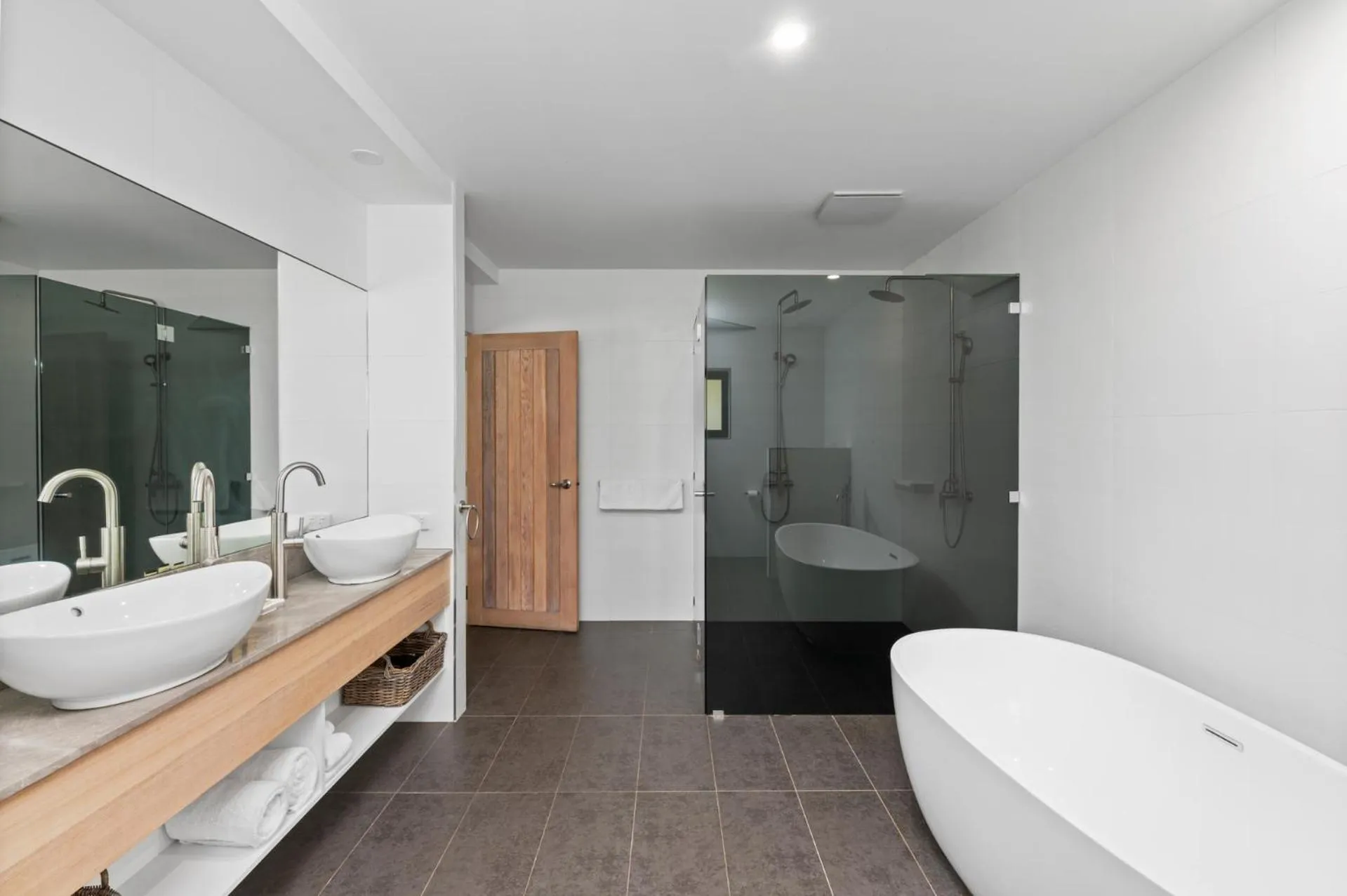 Shower in Balgownie Estate Bendigo