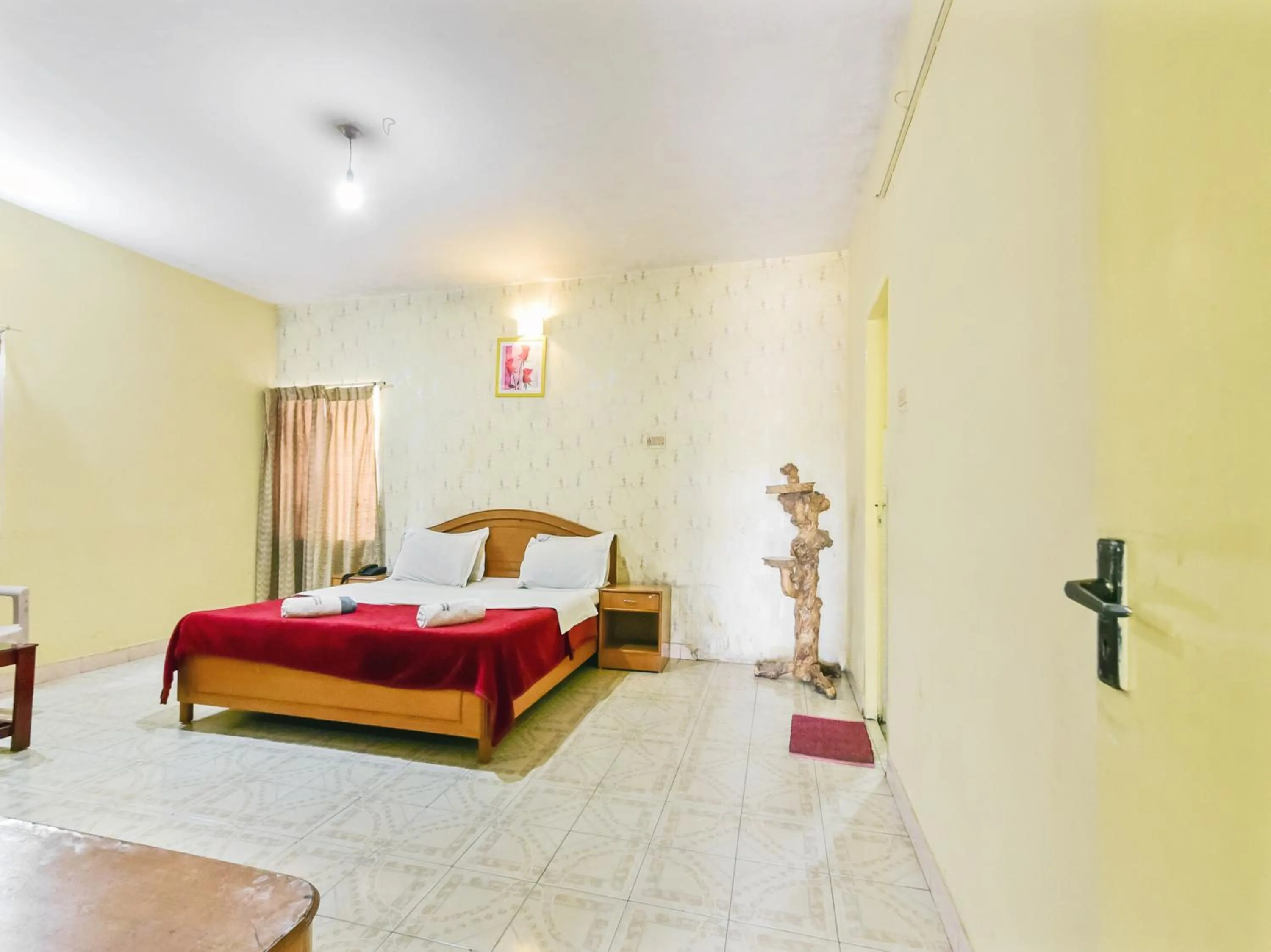 Bed in Rainbow Cottages-Budget Friendly rooms