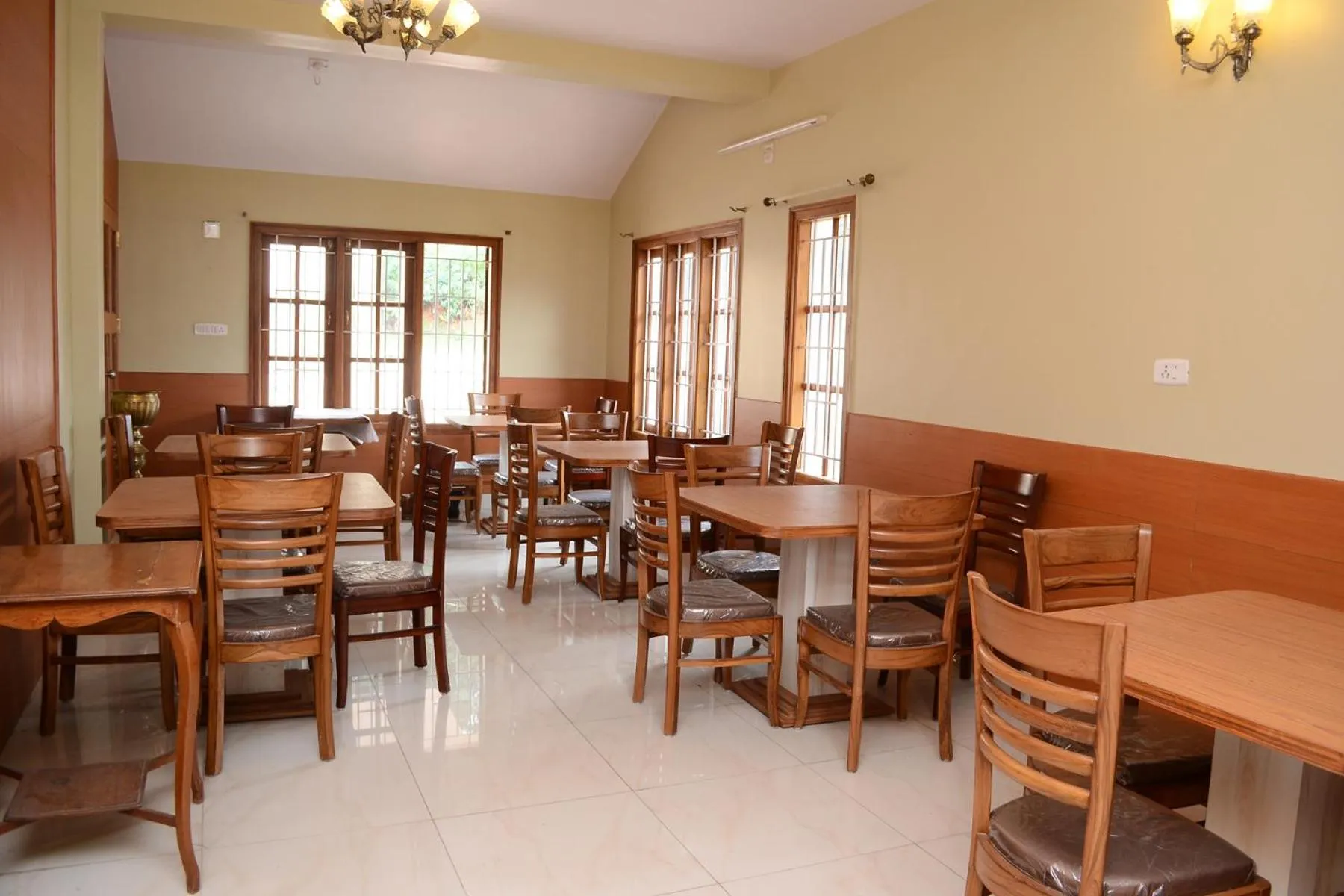 Restaurant/places to eat in Rainbow Cottages-Budget Friendly rooms