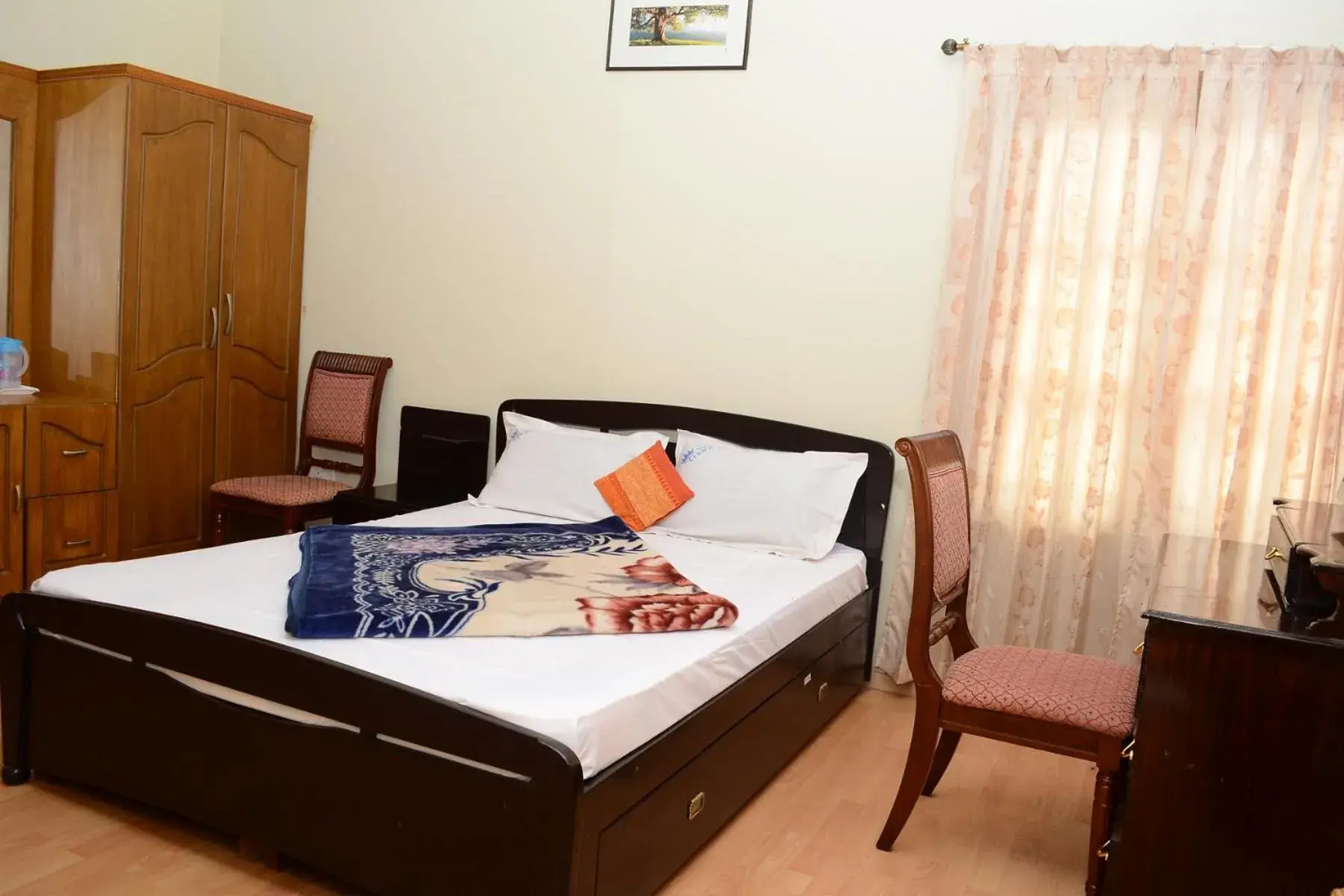 Deluxe King Room in Rainbow Cottages-Budget Friendly rooms Deluxe King Room in Rainbow Cottages-Budget Friendly rooms