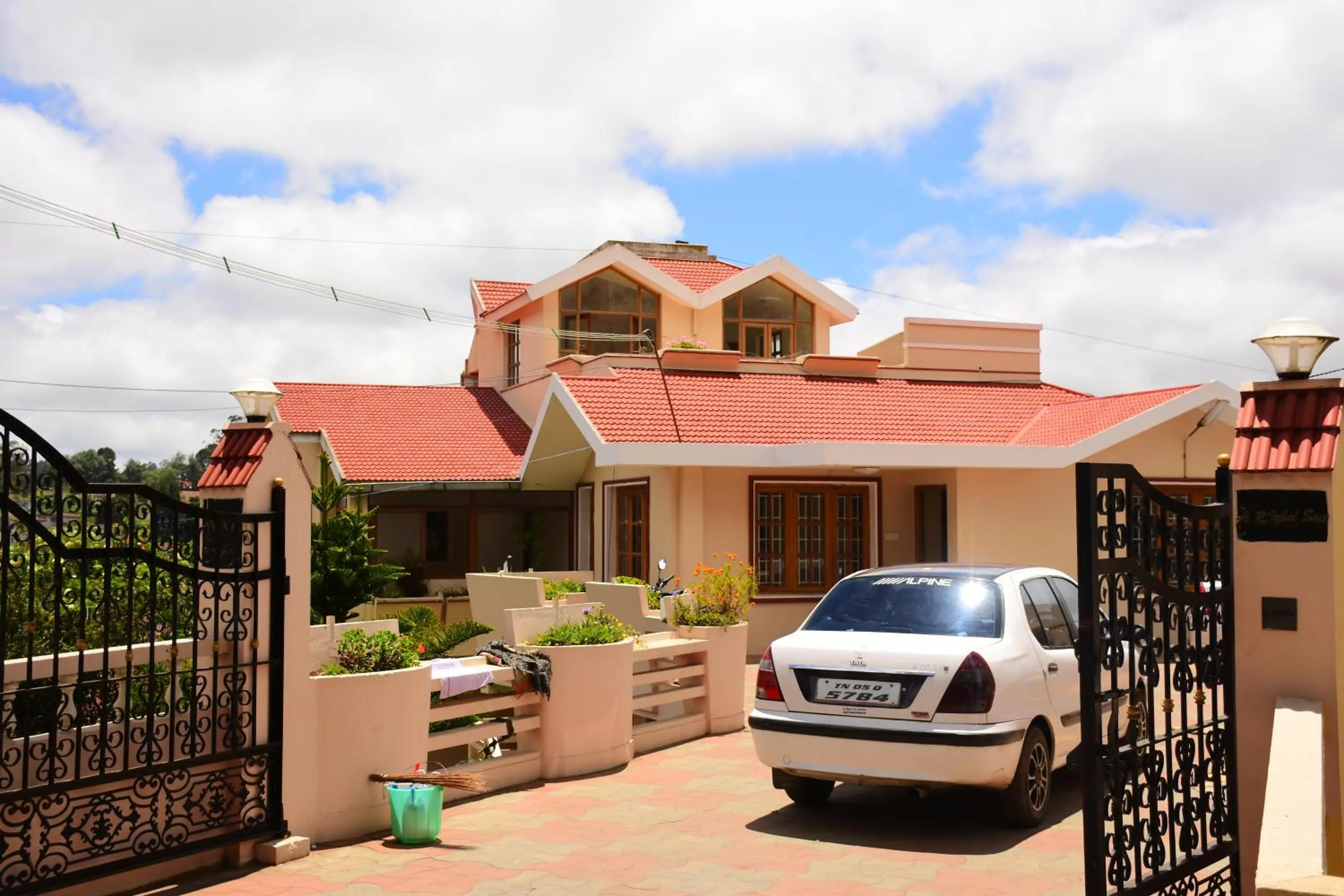 Property building in Rainbow Cottages-Budget Friendly rooms