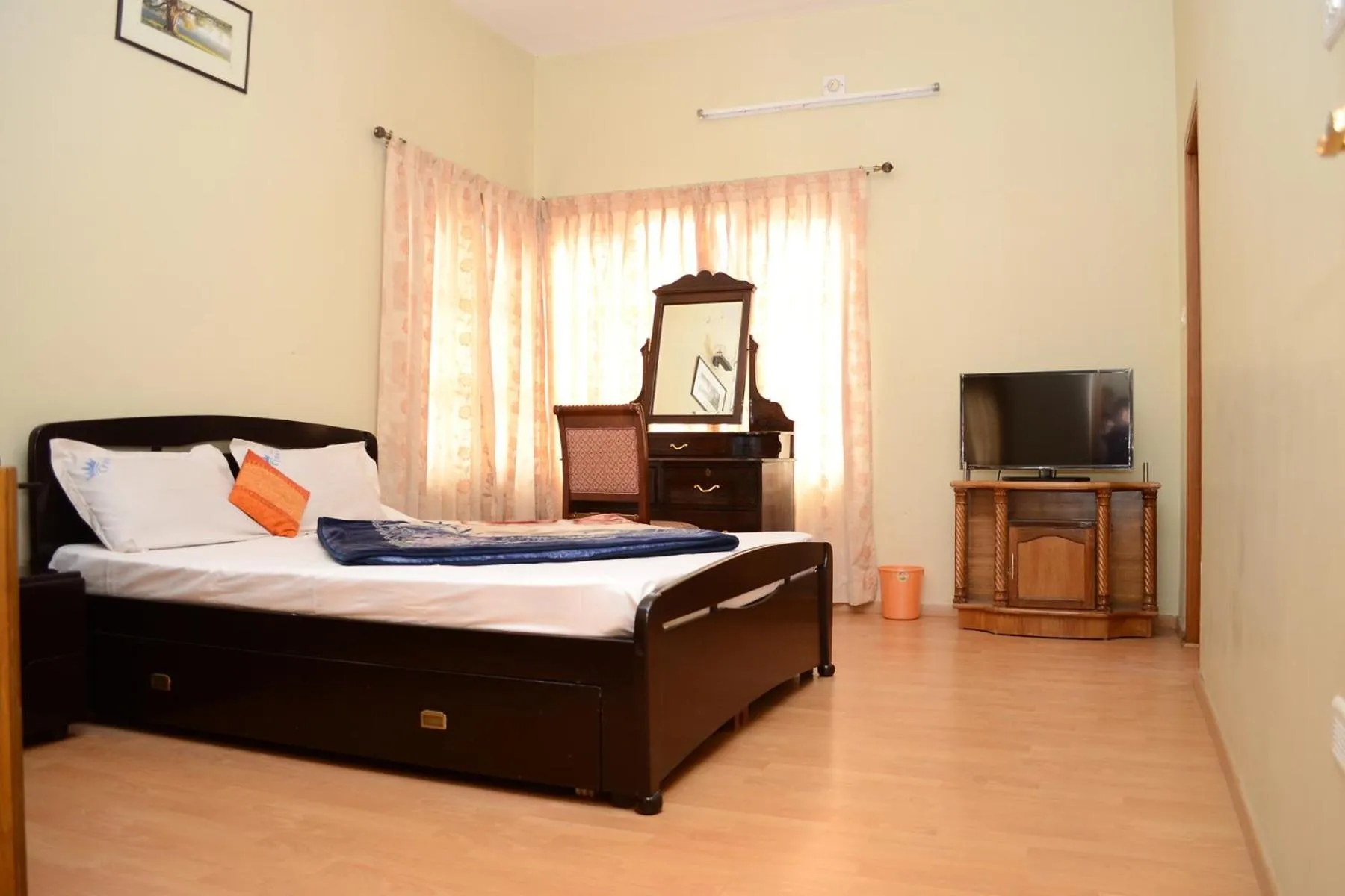 Bed in Rainbow Cottages-Budget Friendly rooms