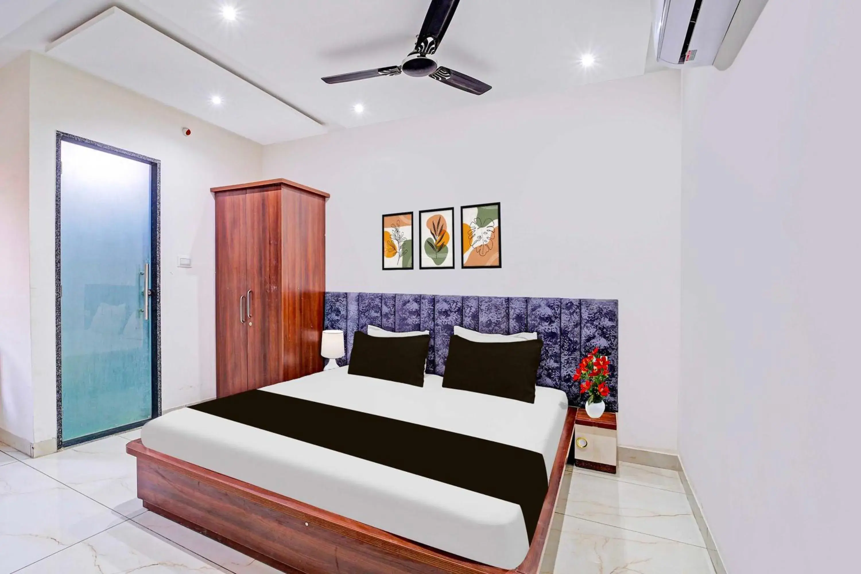 Classic Triple Room - single occupancy in Collection O LIG Main Road Indore Classic Triple Room - single occupancy in Collection O LIG Main Road Indore