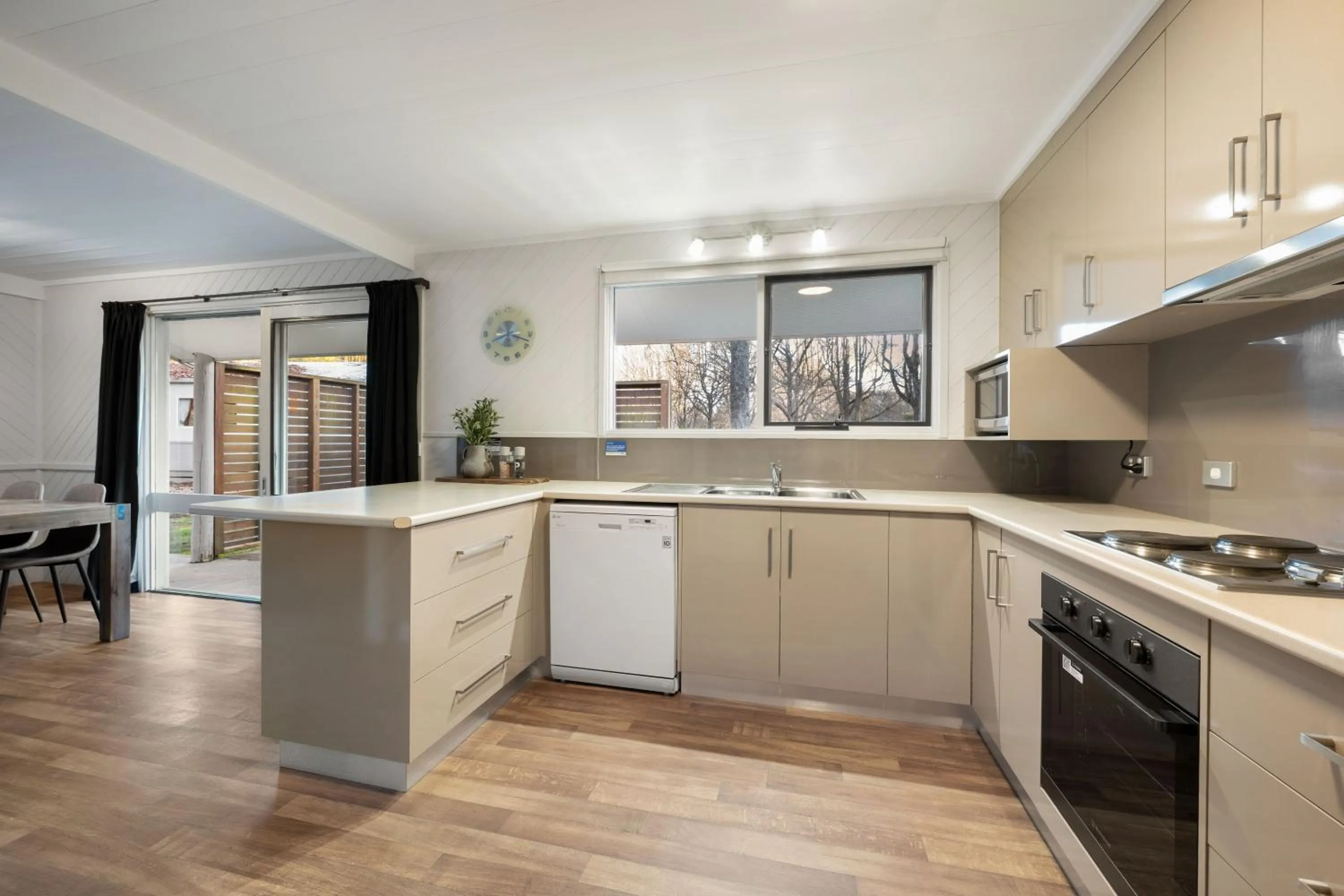 Kitchen or kitchenette in Bright Porepunkah Holiday Park