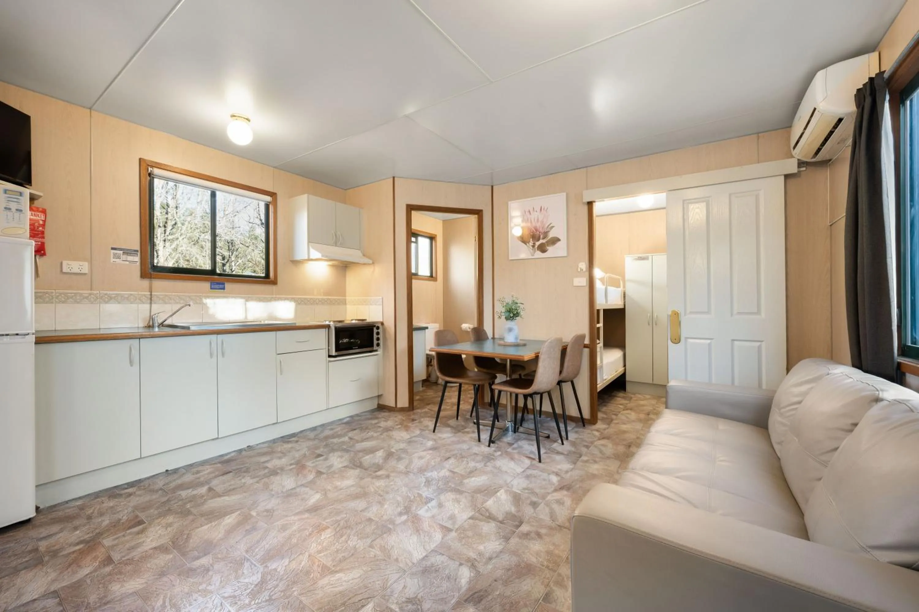 Kitchen or kitchenette in Bright Porepunkah Holiday Park